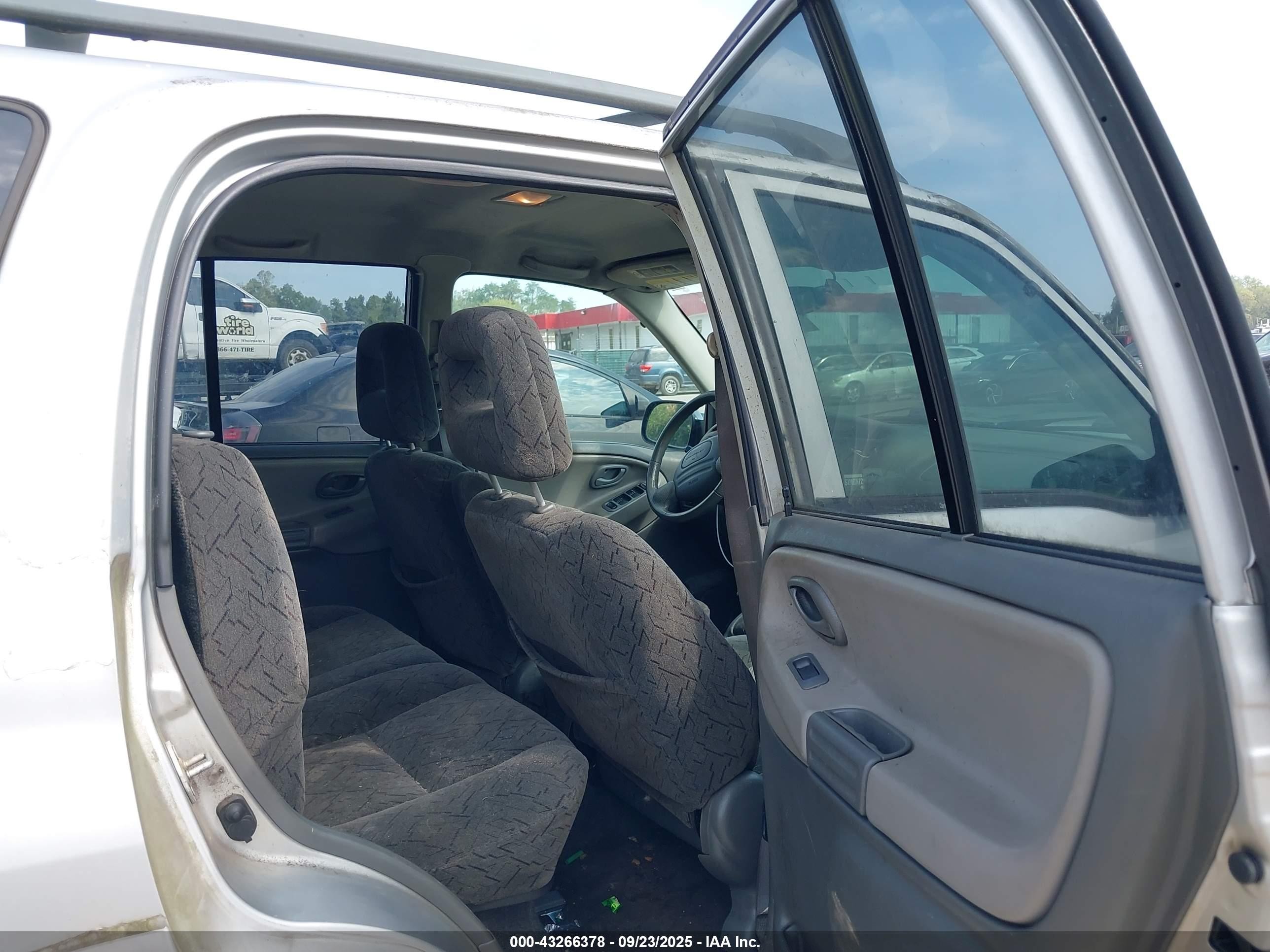 2004 Chevrolet Tracker Zr2 Silver vin: 2CNBJ734046917462
