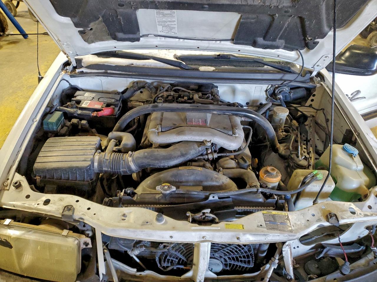 2004 Chevrolet Tracker Zr2 Белый vin: 2CNBJ734346916323