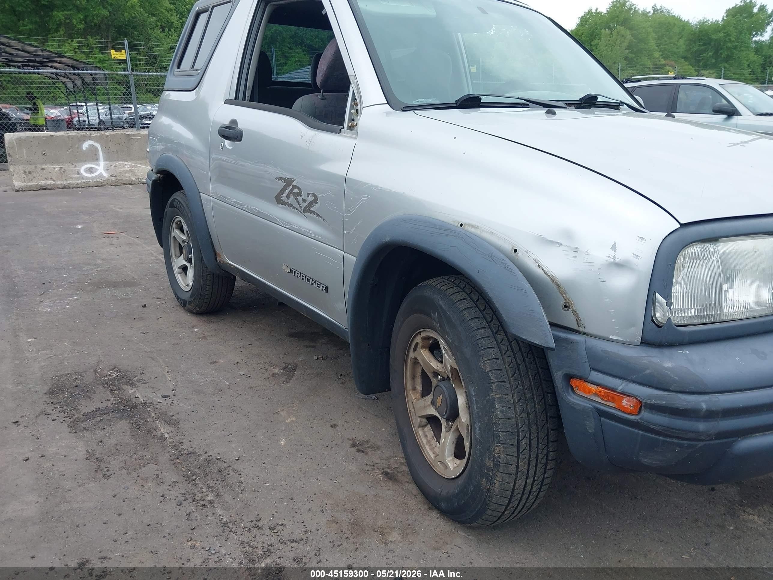 2001 Chevrolet Tracker Zr2 Silver vin: 2CNBJ78C616939557