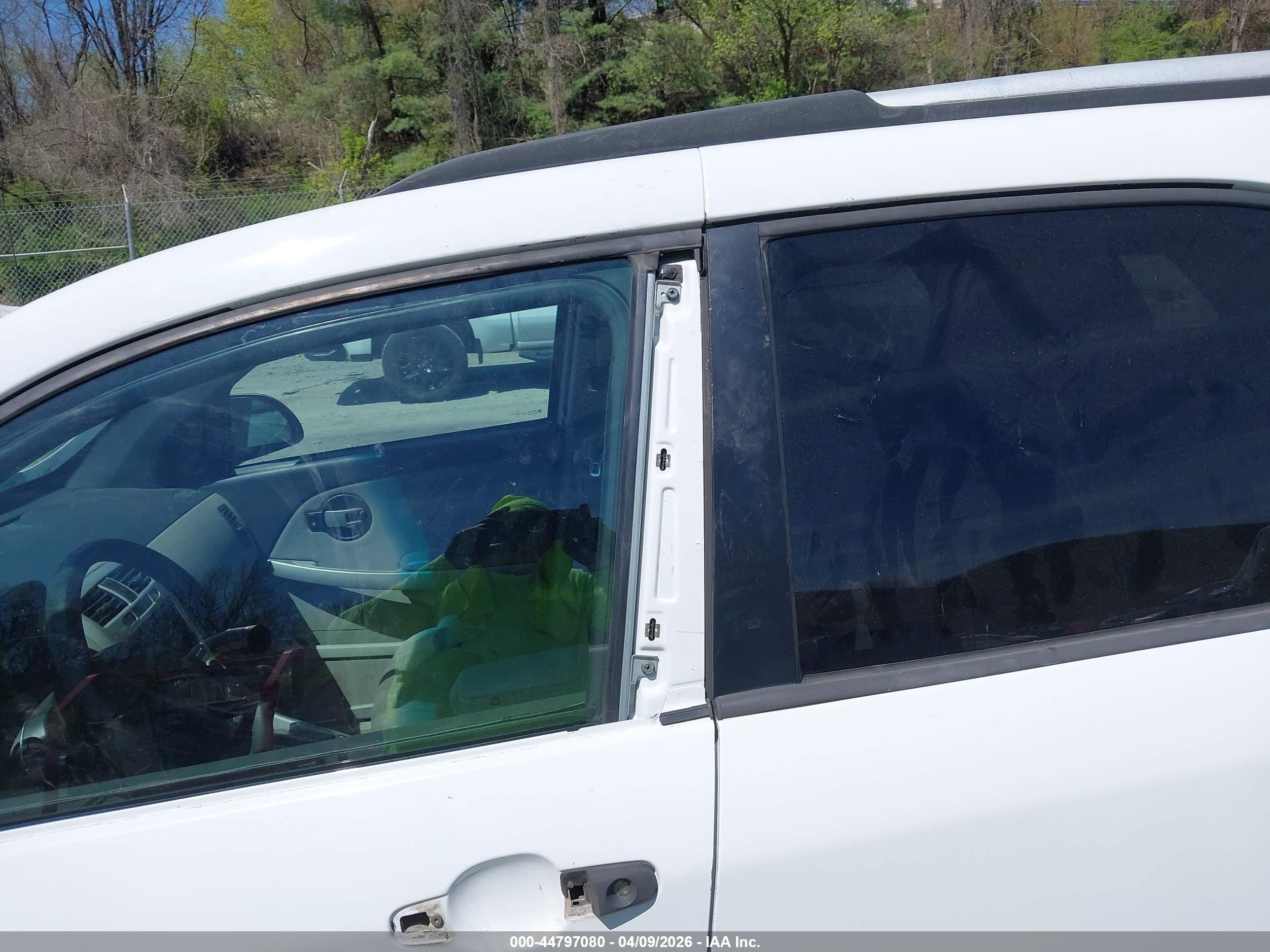 2005 Chevrolet Equinox Ls White vin: 2CNDL13F056184462