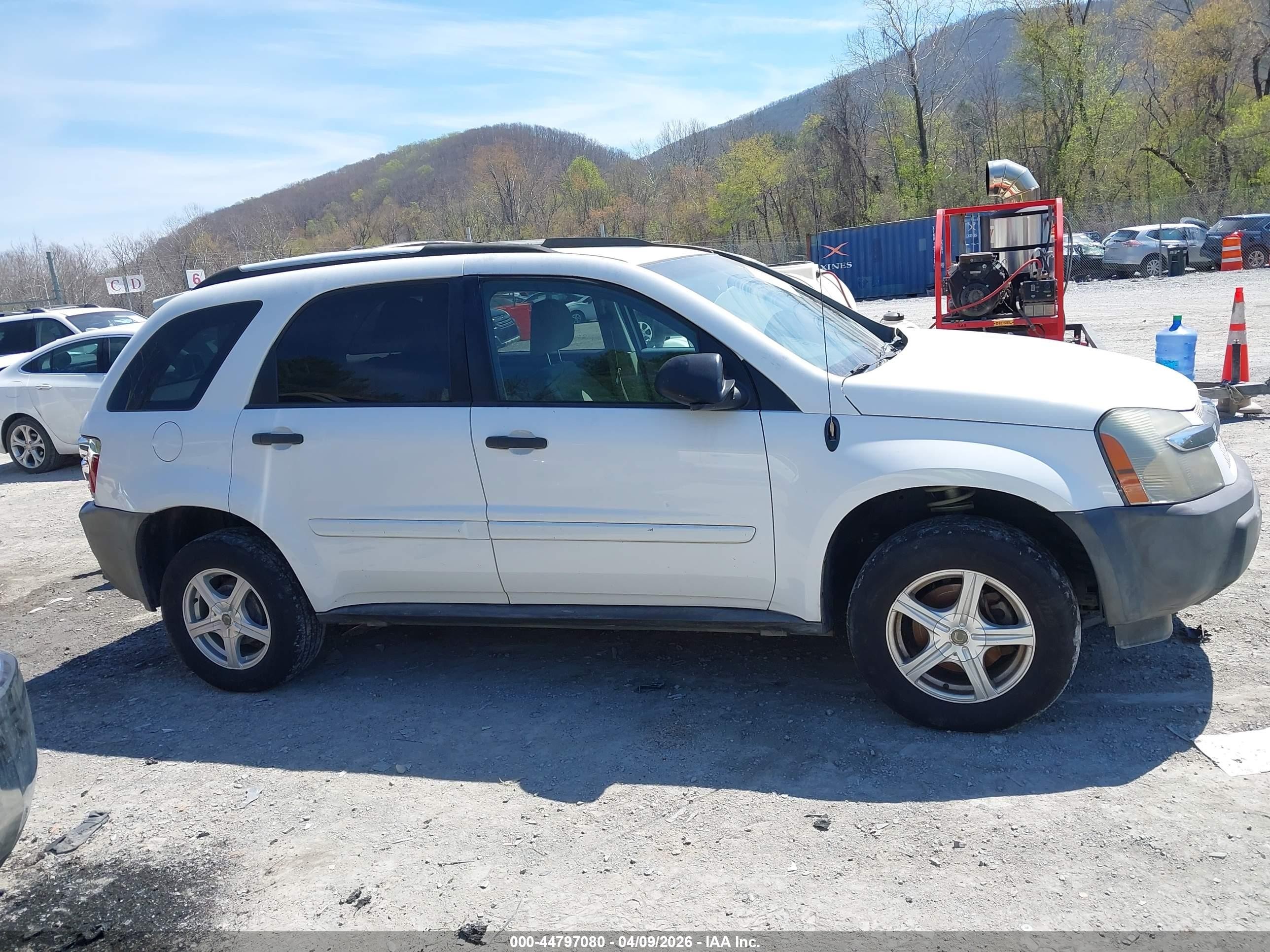 2005 Chevrolet Equinox Ls White vin: 2CNDL13F056184462
