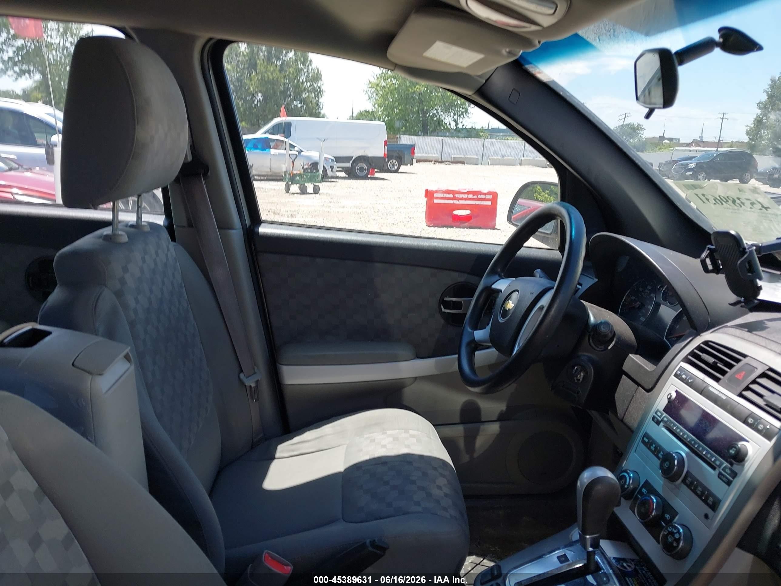 2007 Chevrolet Equinox Ls Silver vin: 2CNDL13F176091890