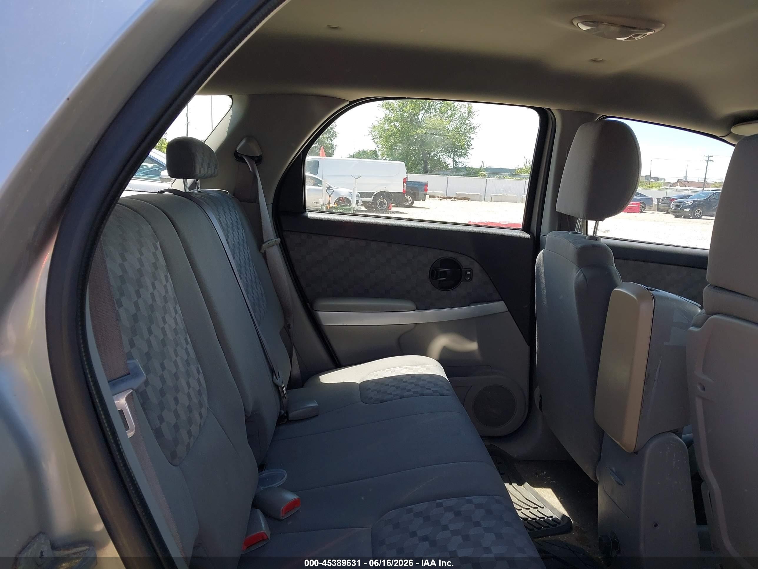 2007 Chevrolet Equinox Ls Silver vin: 2CNDL13F176091890