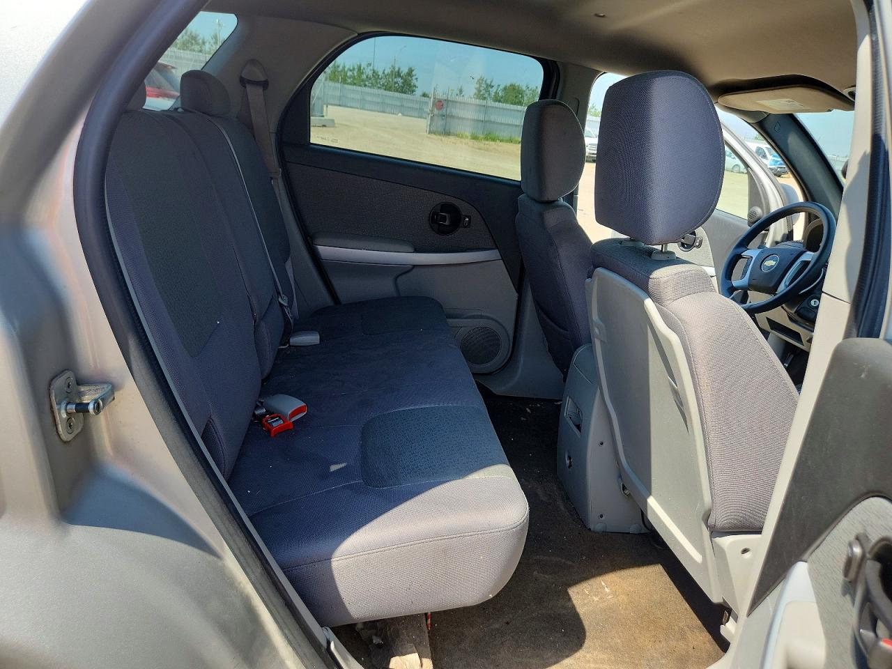 2007 Chevrolet Equinox Ls Silver vin: 2CNDL13F276109250