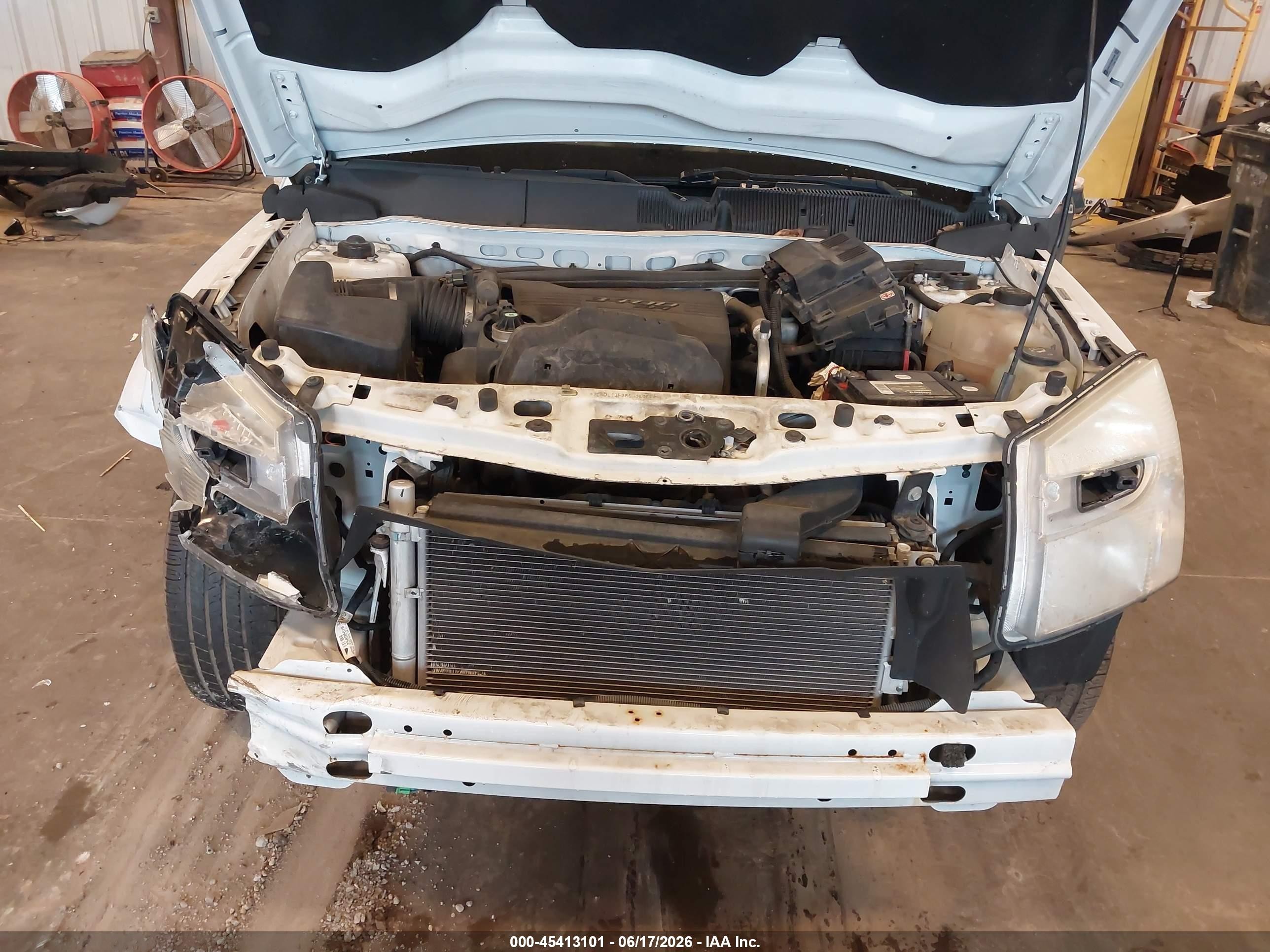 2008 Chevrolet Equinox Ls White vin: 2CNDL13F286314066