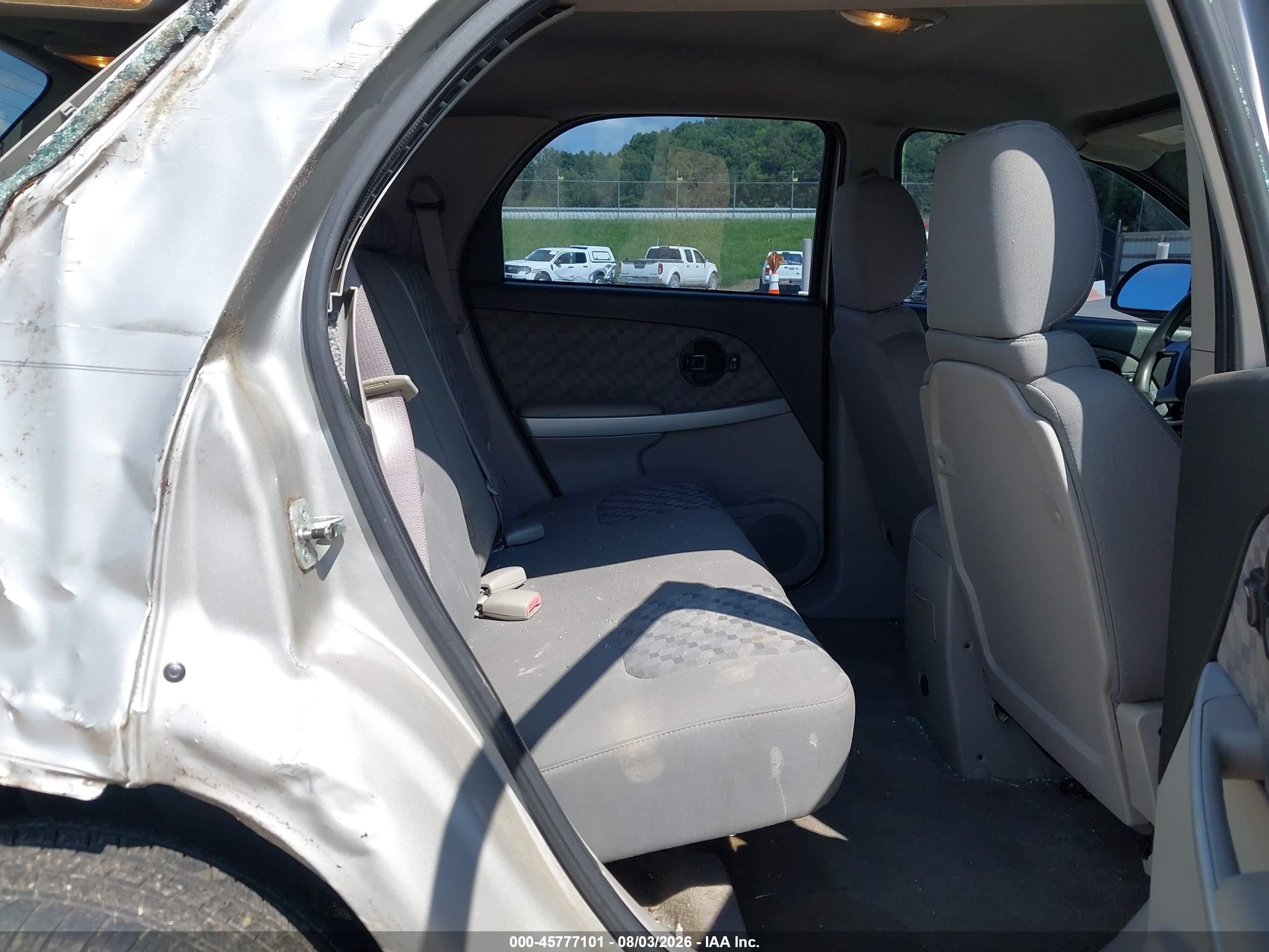 2007 Chevrolet Equinox Ls Silver vin: 2CNDL13F776104626