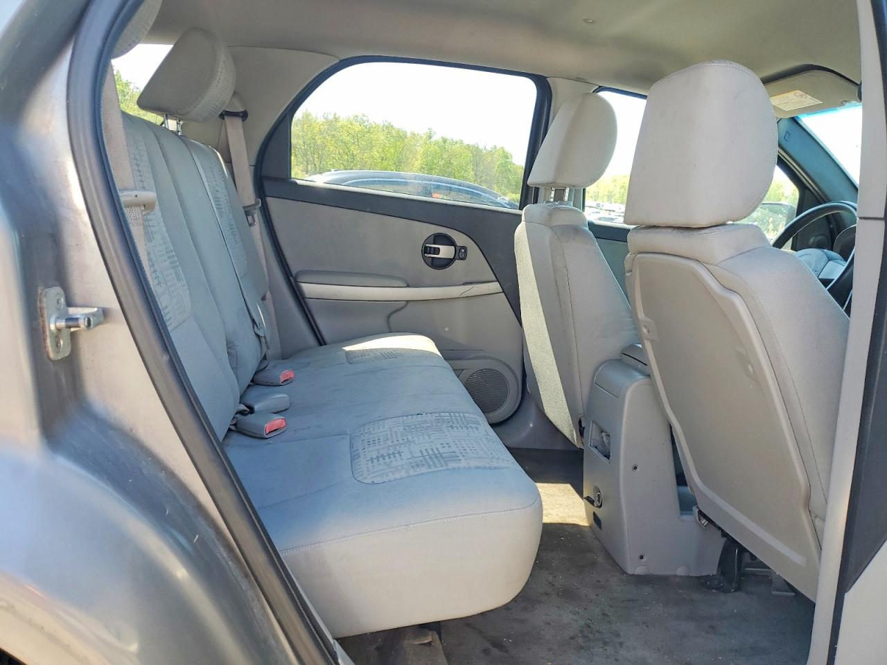 2005 Chevrolet Equinox Ls Silver vin: 2CNDL23F856150663