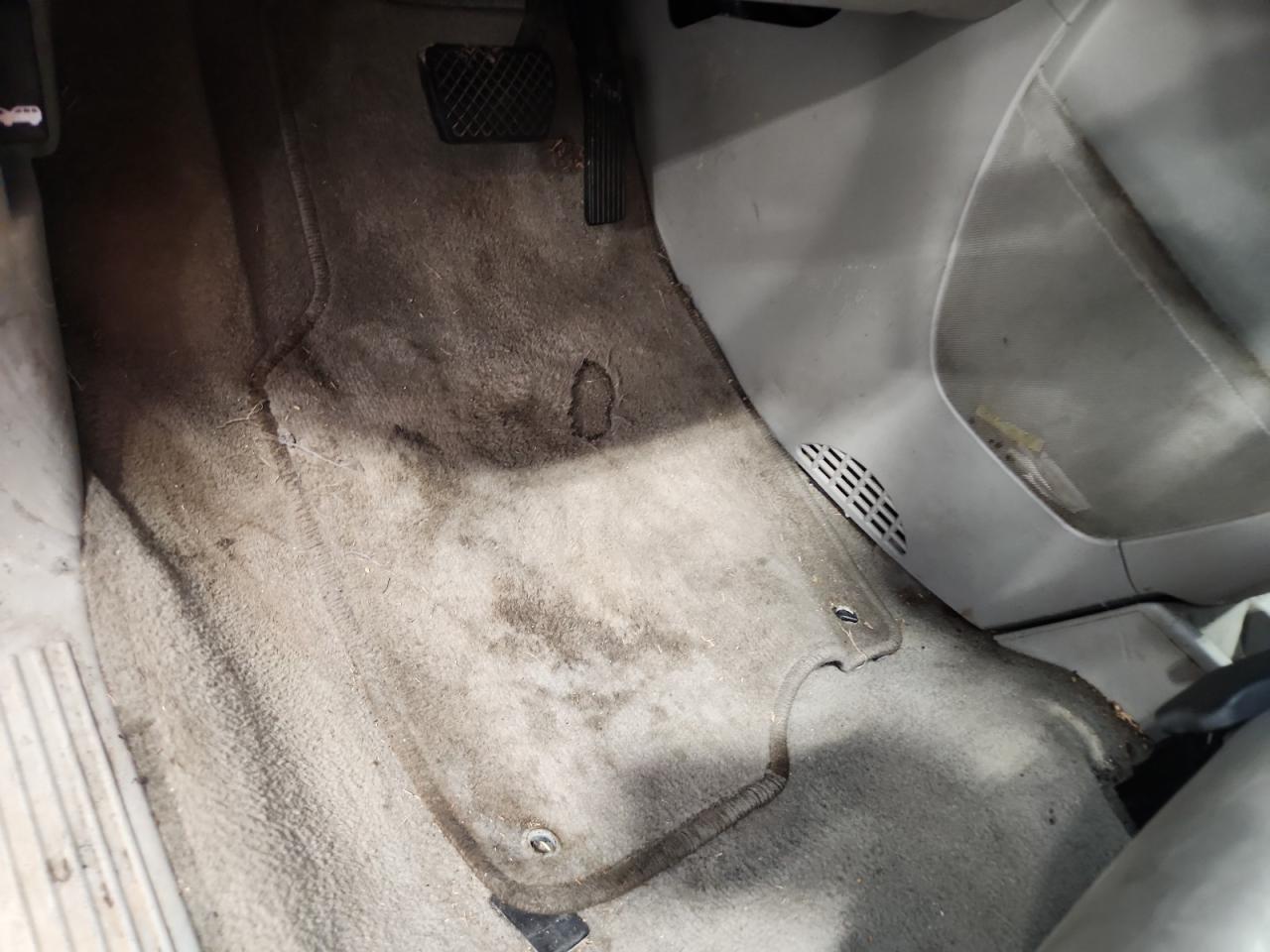 2006 Chevrolet Equinox Lt Фиолетовый vin: 2CNDL73F166014714 Damage: Left Front Carpet, Torn, > 12 Inches