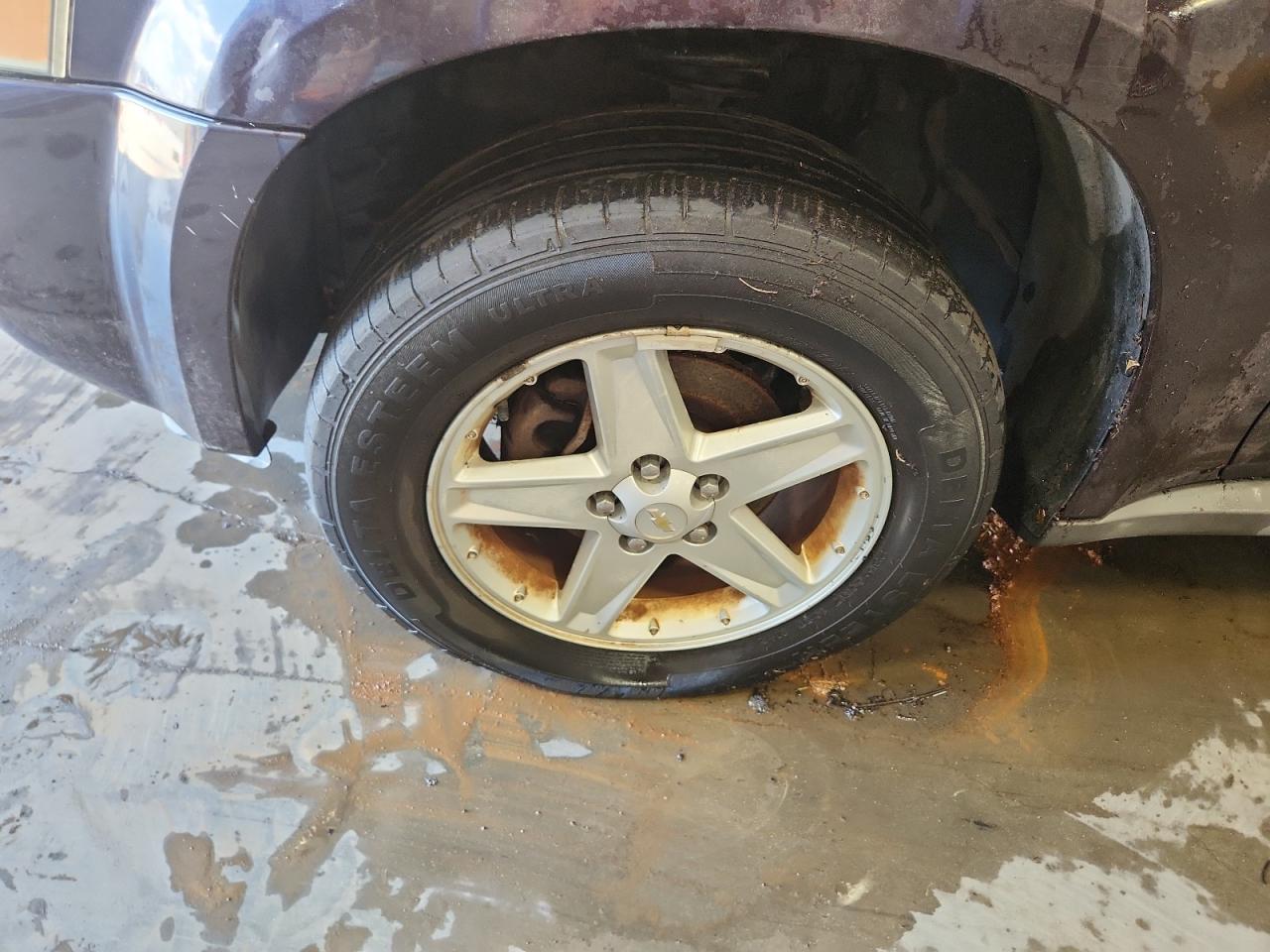 2006 Chevrolet Equinox Lt Фиолетовый vin: 2CNDL73F166014714 Damage: Left Front Tire, Flat, Repair Required