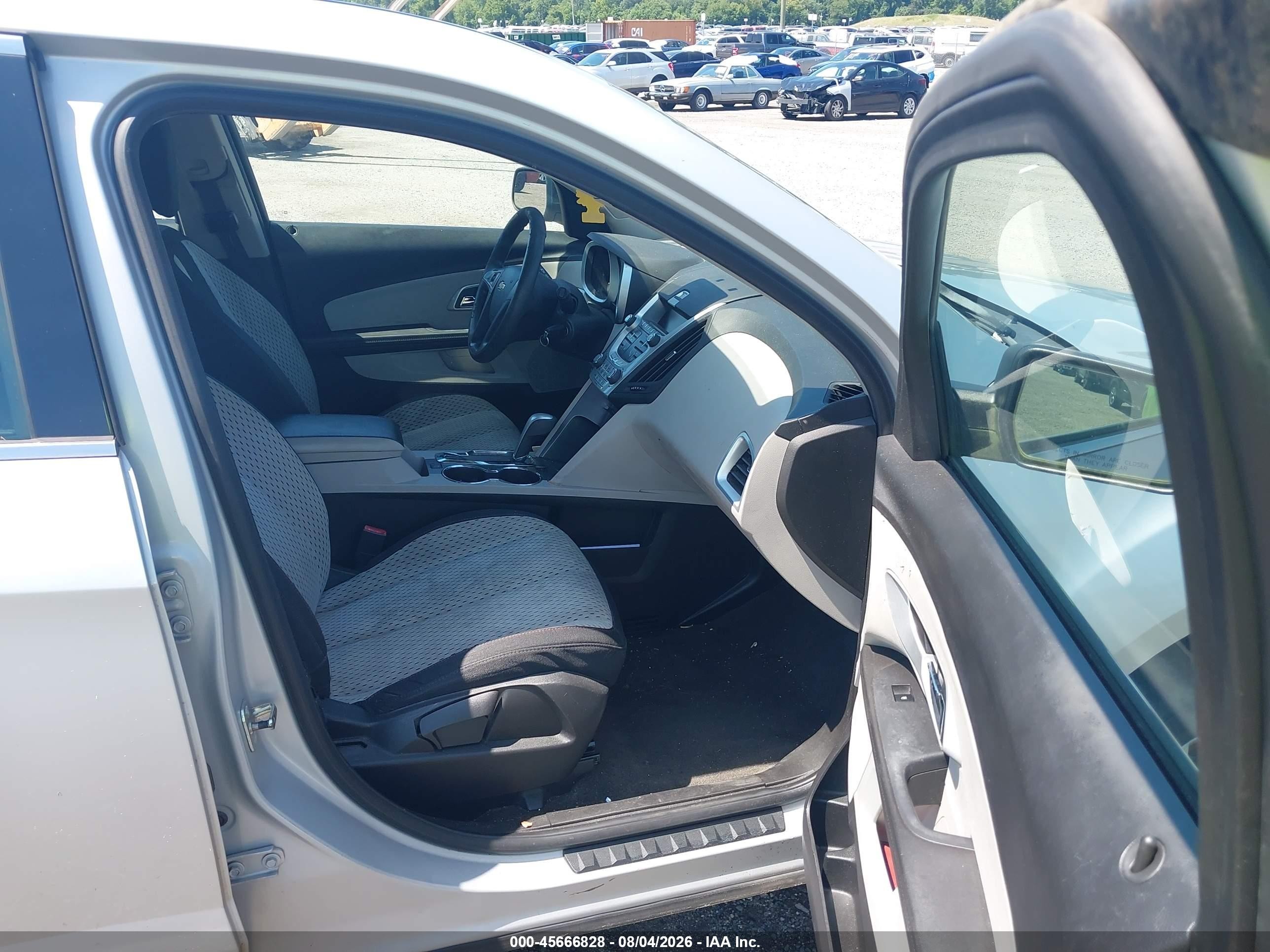 2011 Chevrolet Equinox Ls Серебряный vin: 2CNFLCEC9B6265740