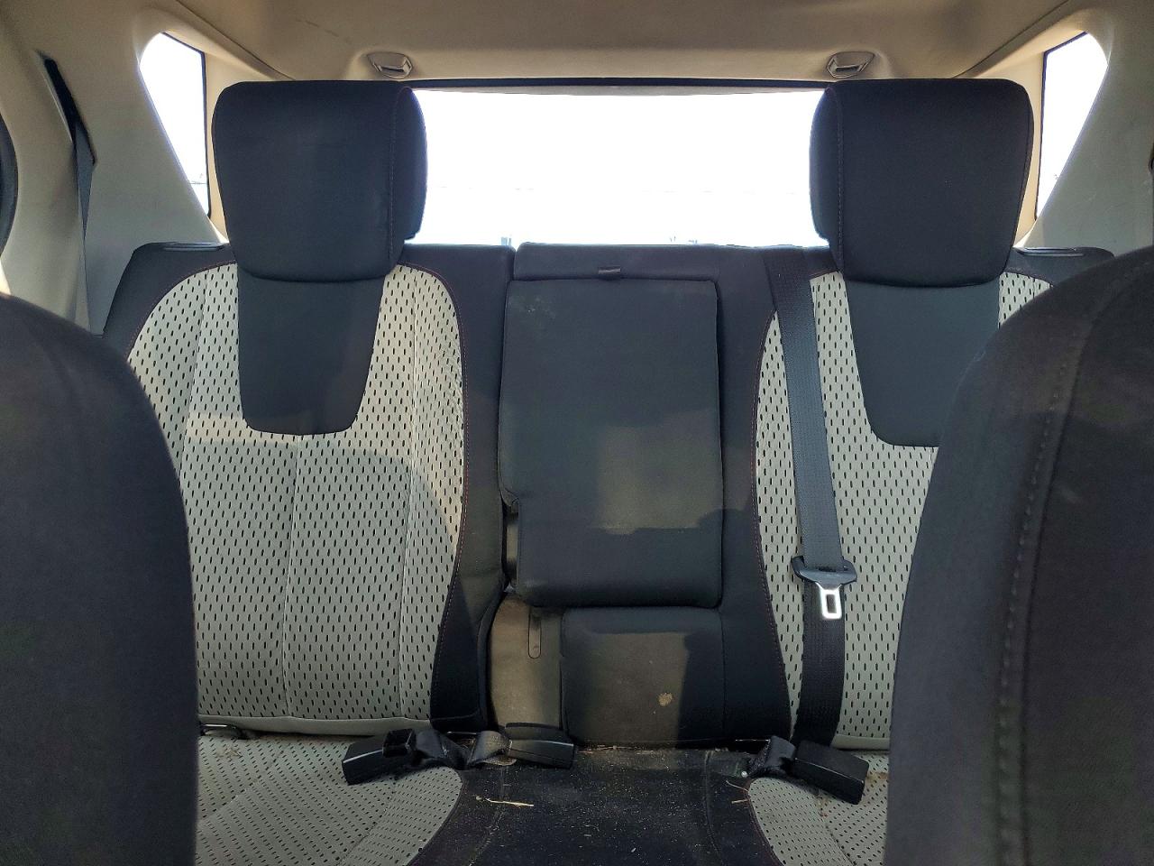 2011 Chevrolet Equinox Ls White vin: 2CNFLCEC9B6344650