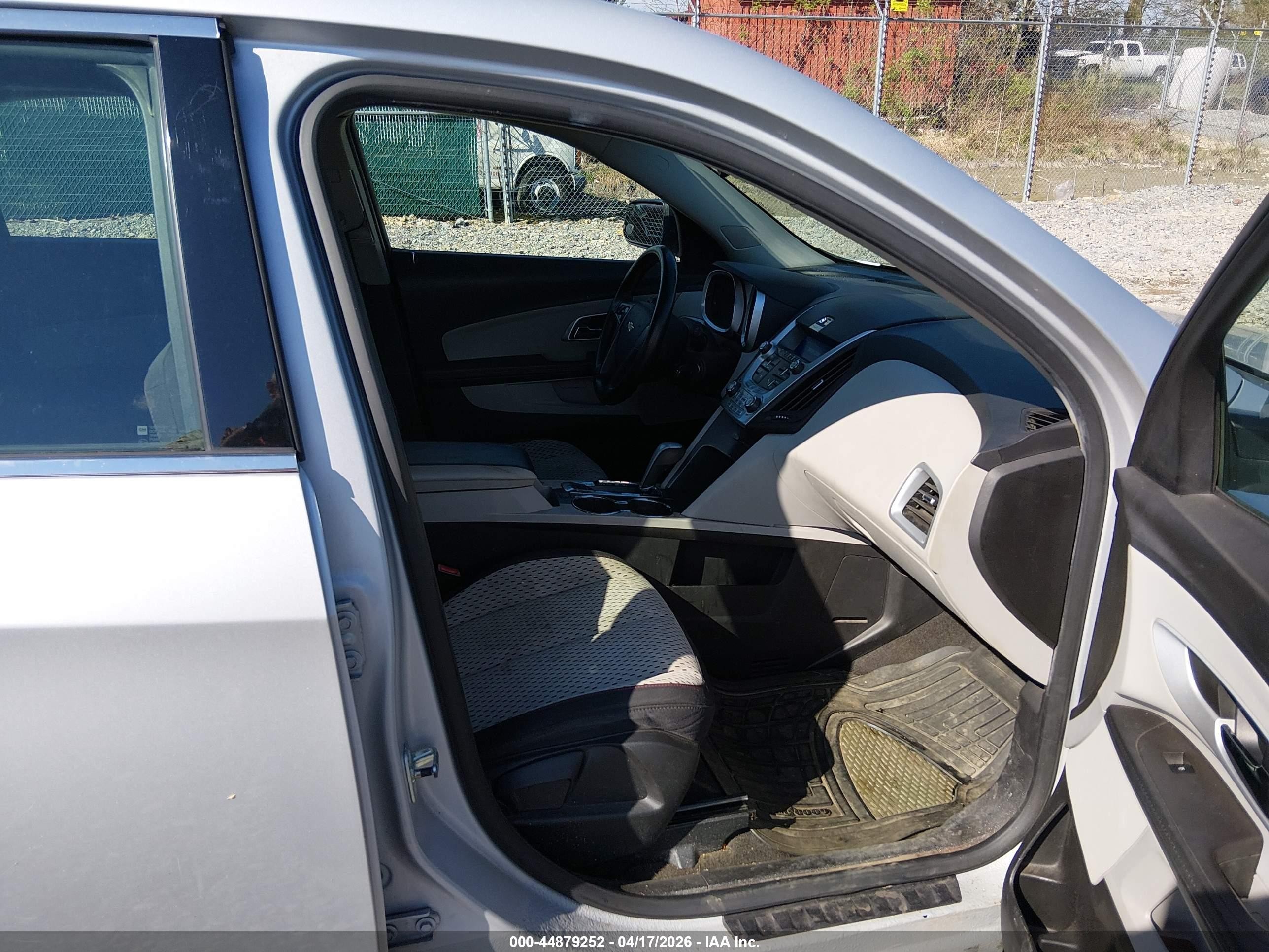 2010 Chevrolet Equinox Ls Silver vin: 2CNFLCEW4A6335945