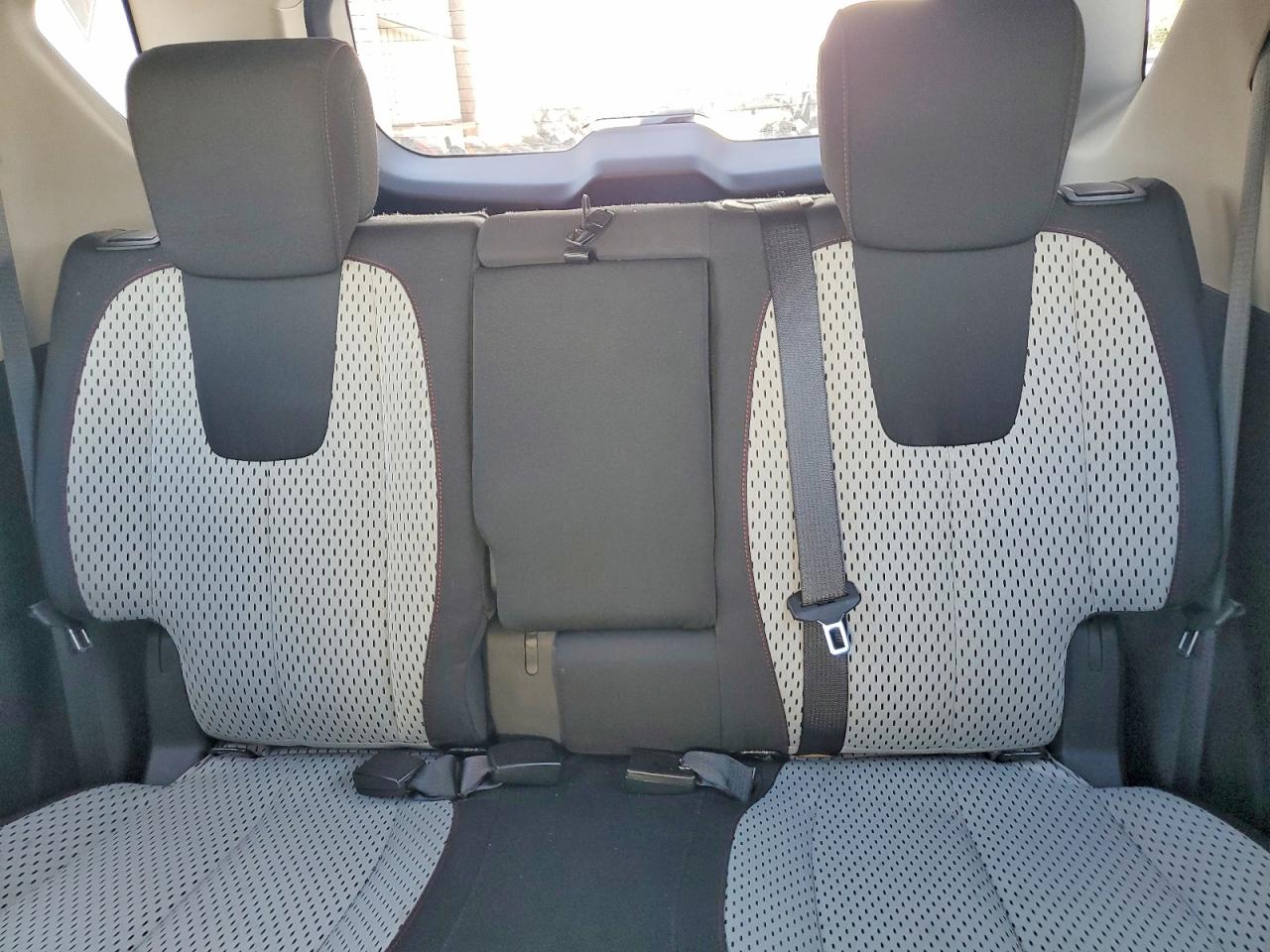 2010 Chevrolet Equinox Ls White vin: 2CNFLCEW9A6213078