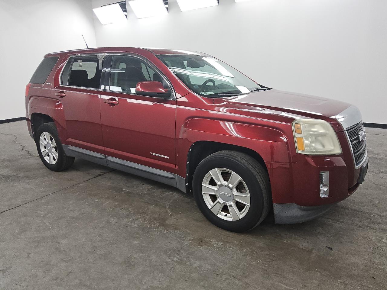 2010 Gmc Terrain Sle Red vin: 2CTALBEW3A6259941 Damage: Right Front Tire, Worn, Replacement Required