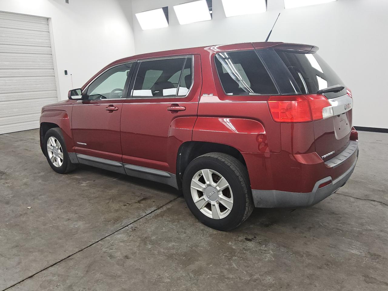 2010 Gmc Terrain Sle Red vin: 2CTALBEW3A6259941 Damage: Left Front Tire, Worn, Replacement Required