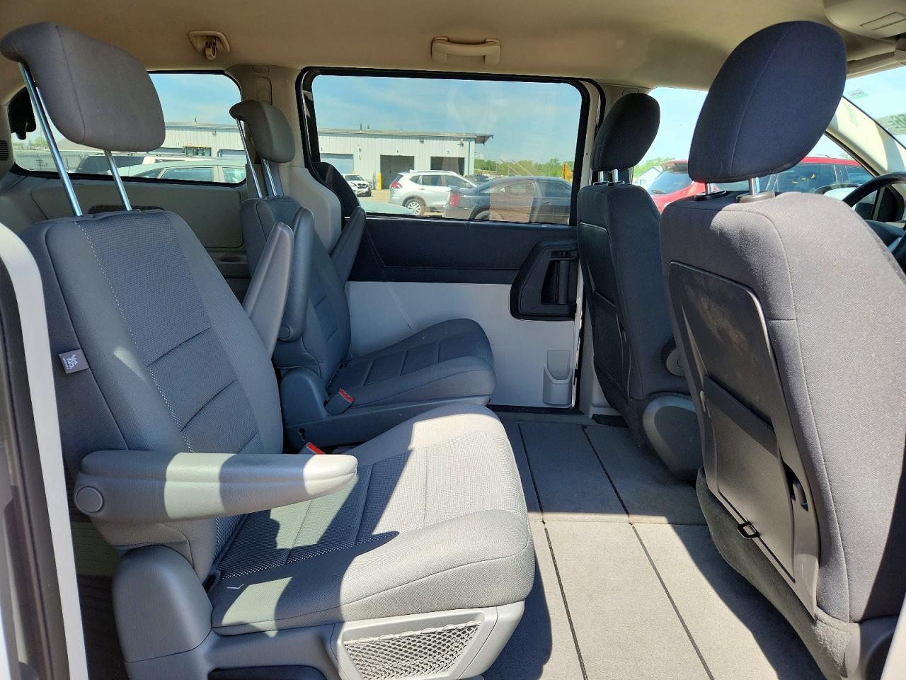2010 Dodge Grand Caravan C White vin: 2D4CN1AE3AR207734