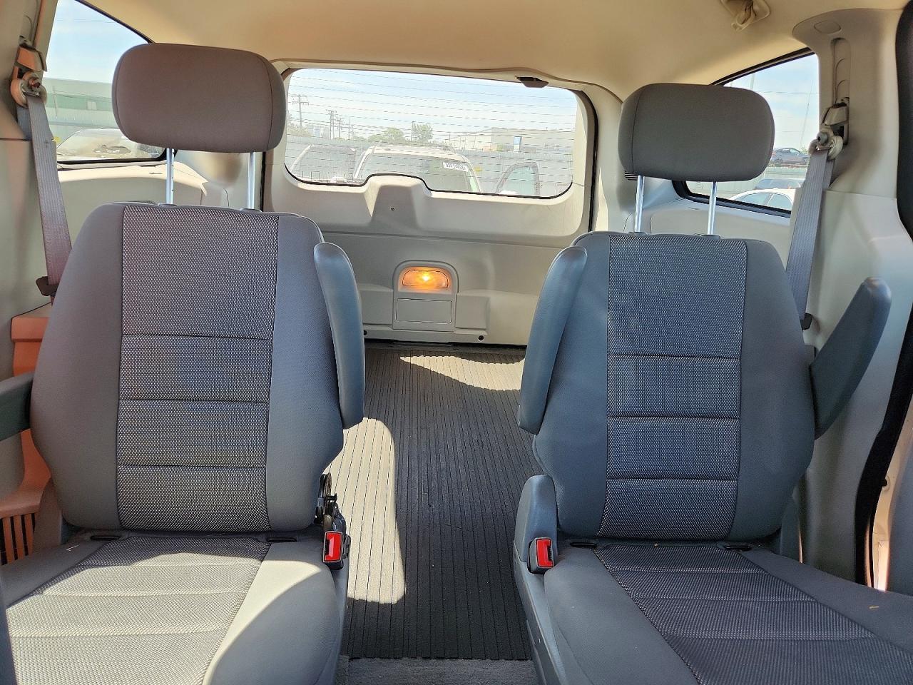 2010 Dodge Grand Caravan C White vin: 2D4CN1AE3AR207734