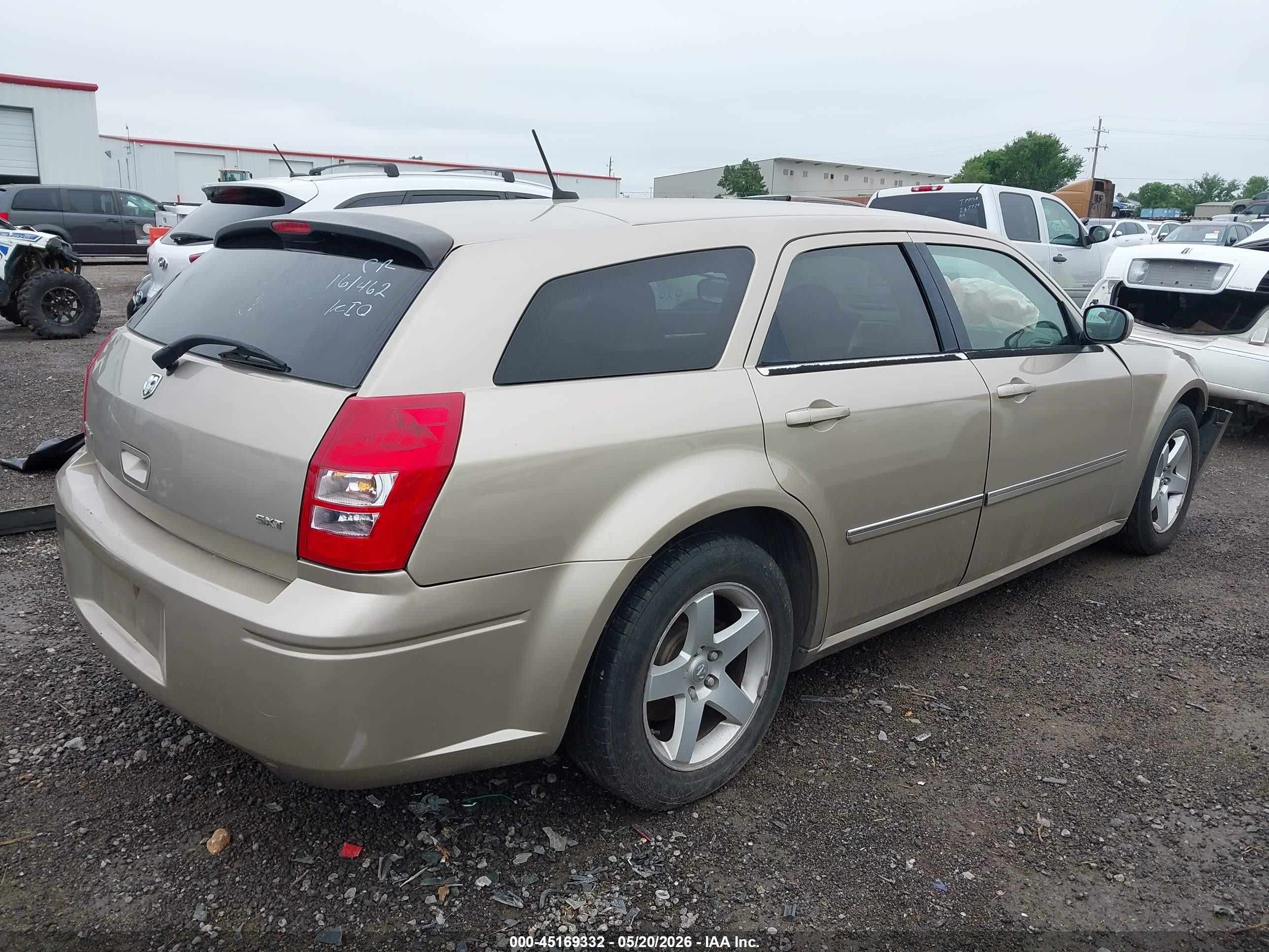 2008 Dodge Magnum Sxt Gold vin: 2D4FV37V18H221745