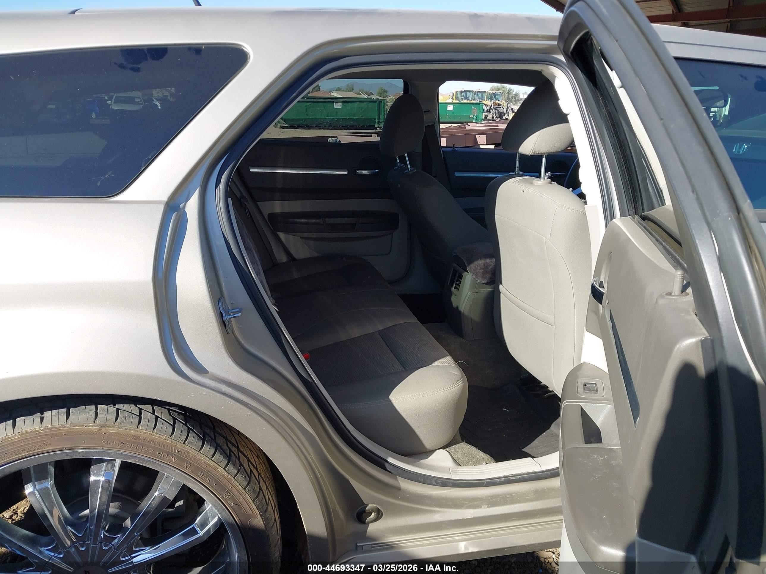 2008 Dodge Magnum Sxt Tan vin: 2D4FV37V48H202316
