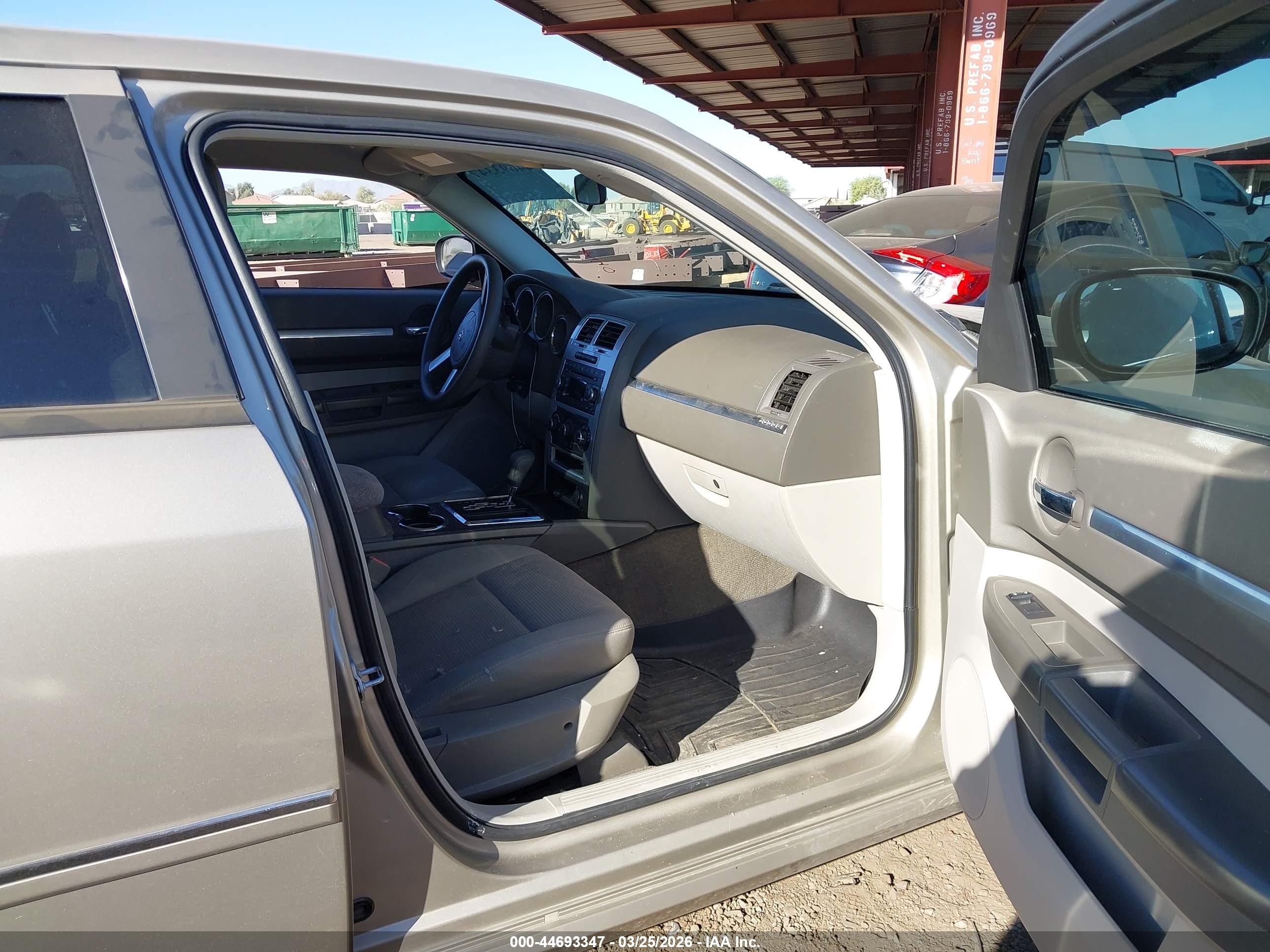 2008 Dodge Magnum Sxt Tan vin: 2D4FV37V48H202316