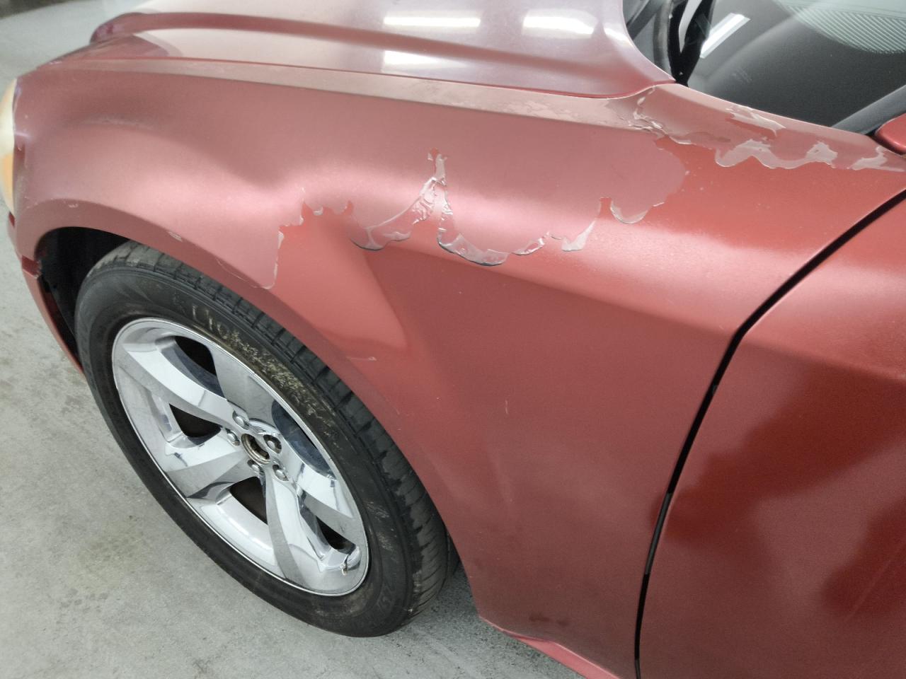 2007 Dodge Magnum Se Burgundy vin: 2D4FV47T17H717390 Damage: Left Front Fender, Peeling, > 12 Inches
