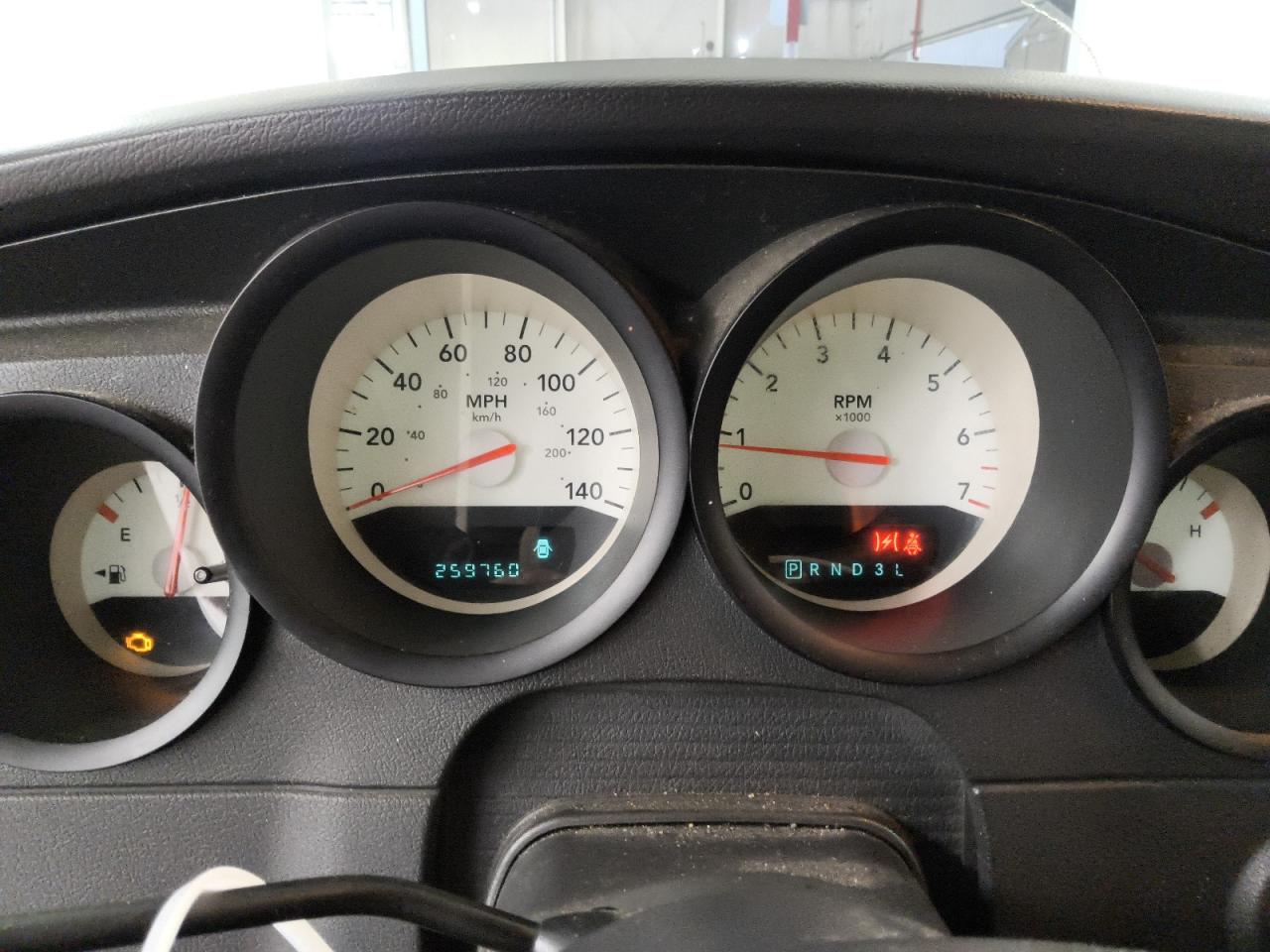 2007 Dodge Magnum Se Burgundy vin: 2D4FV47T17H717390 Damage: Warning Light - Engine, On, Unacceptable