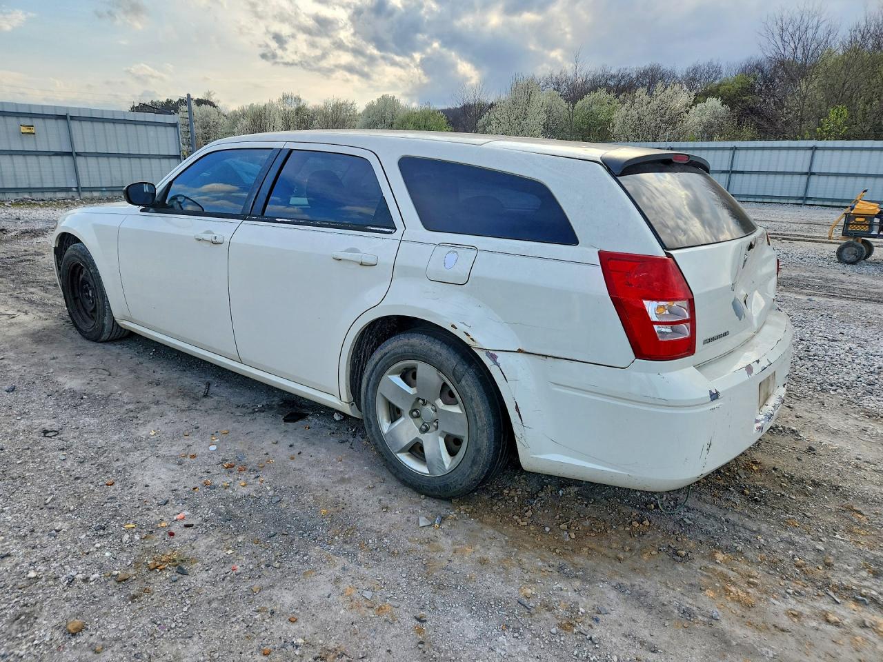 2007 Dodge Magnum Se White vin: 2D4FV47T27H663419