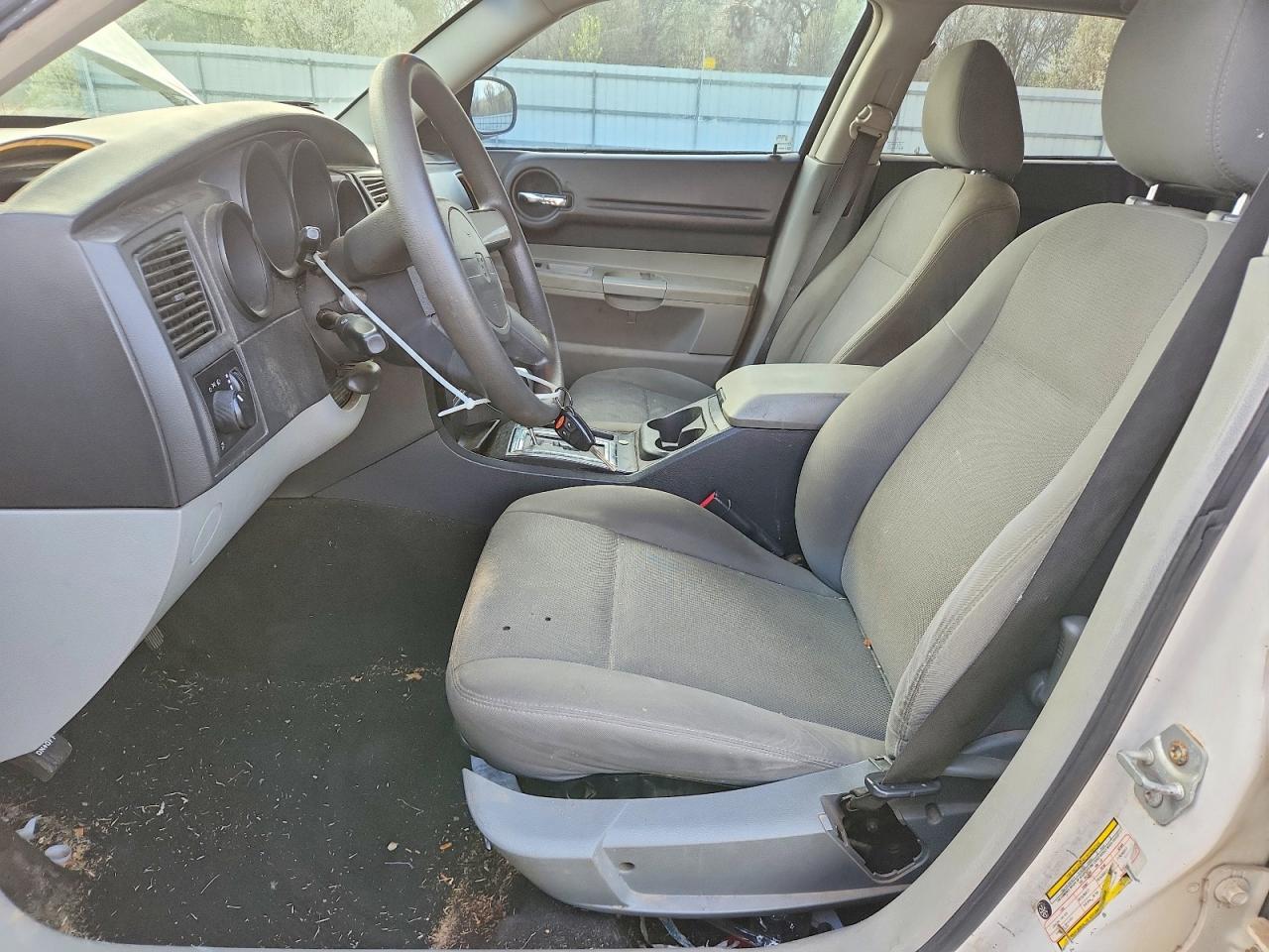 2007 Dodge Magnum Se White vin: 2D4FV47T27H663419