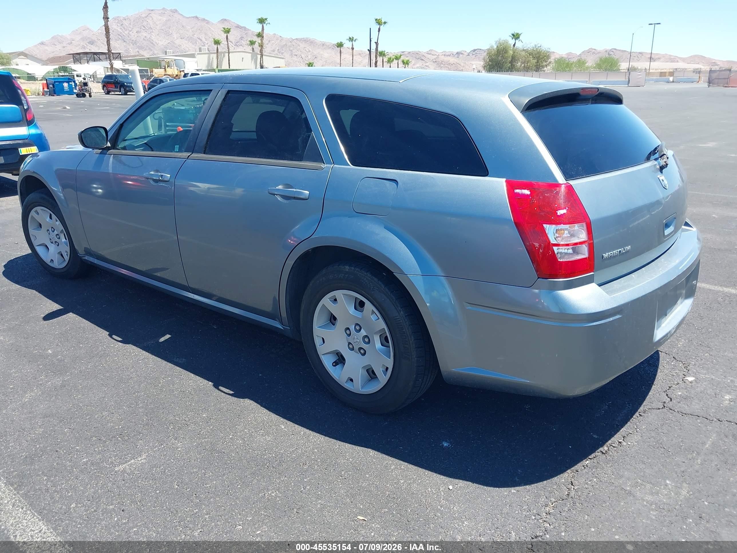 2007 Dodge Magnum   Silver vin: 2D4FV47T37H819337