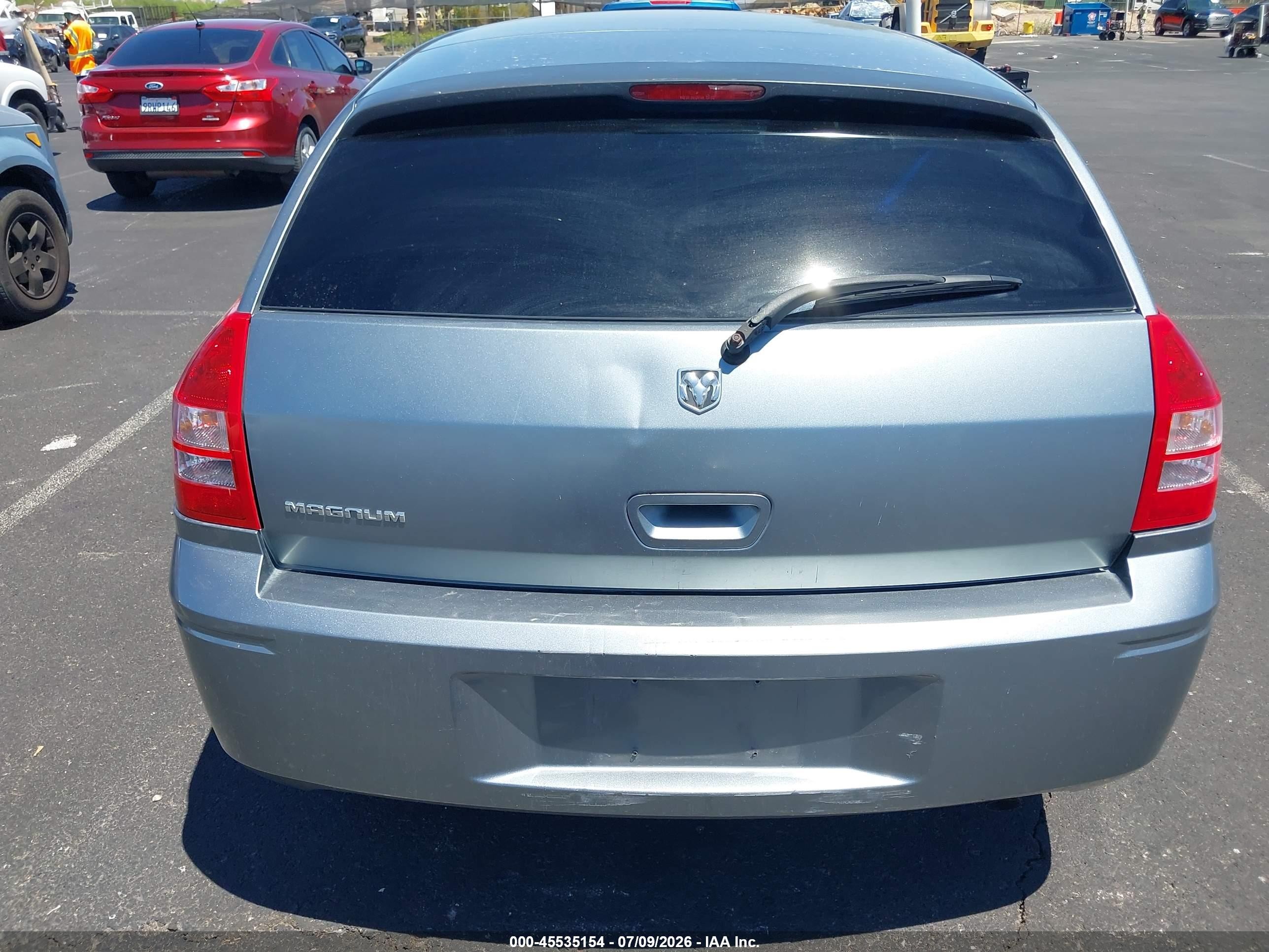 2007 Dodge Magnum   Silver vin: 2D4FV47T37H819337
