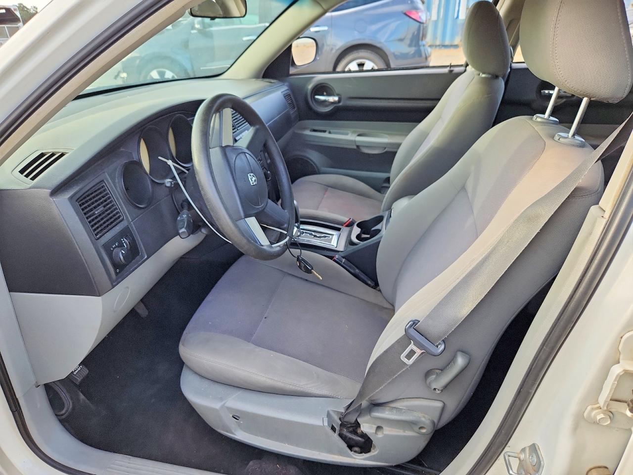 2007 Dodge Magnum Se White vin: 2D4FV47T47H750125