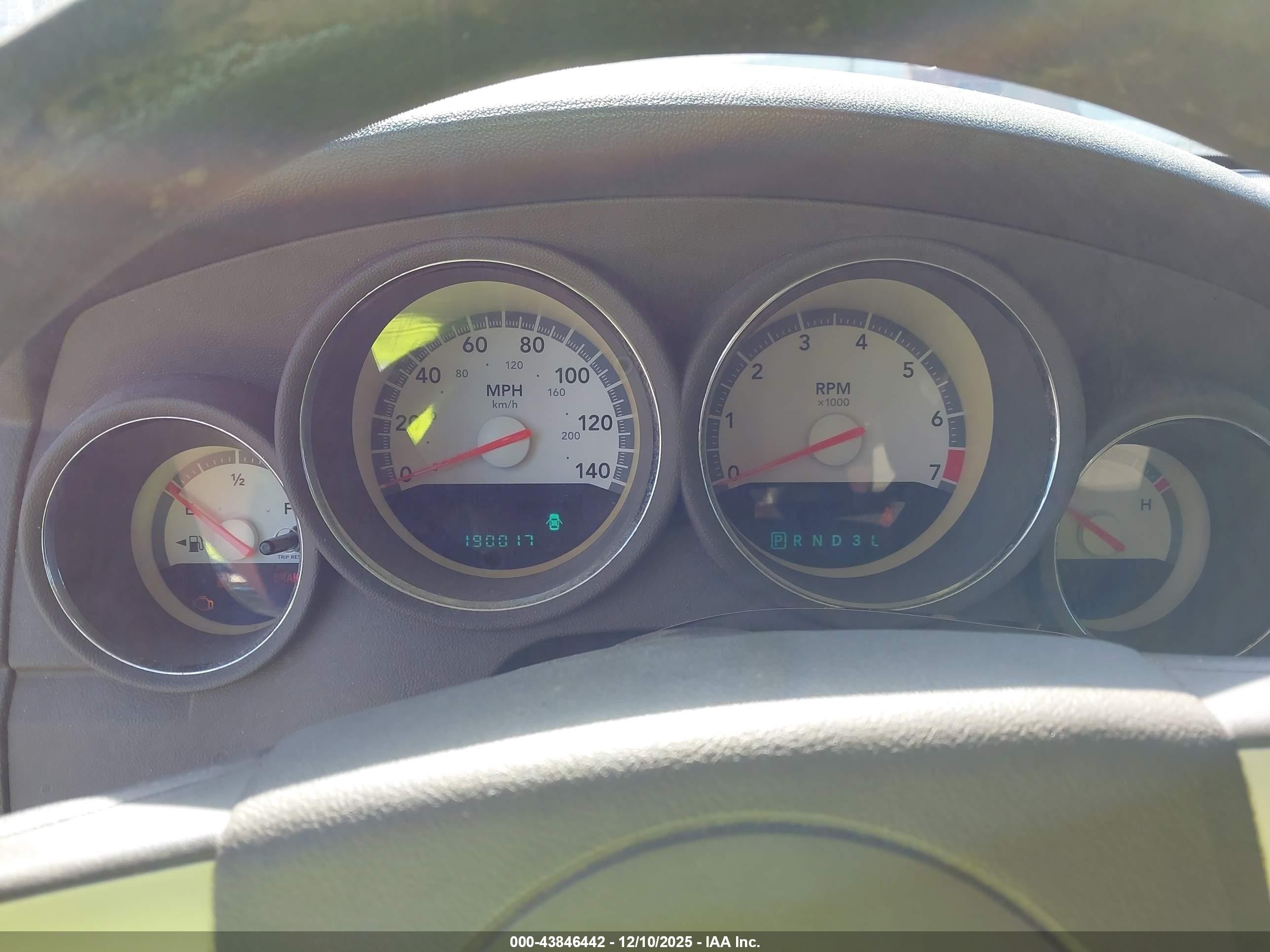 2008 Dodge Magnum   Белый vin: 2D4FV47T48H130795