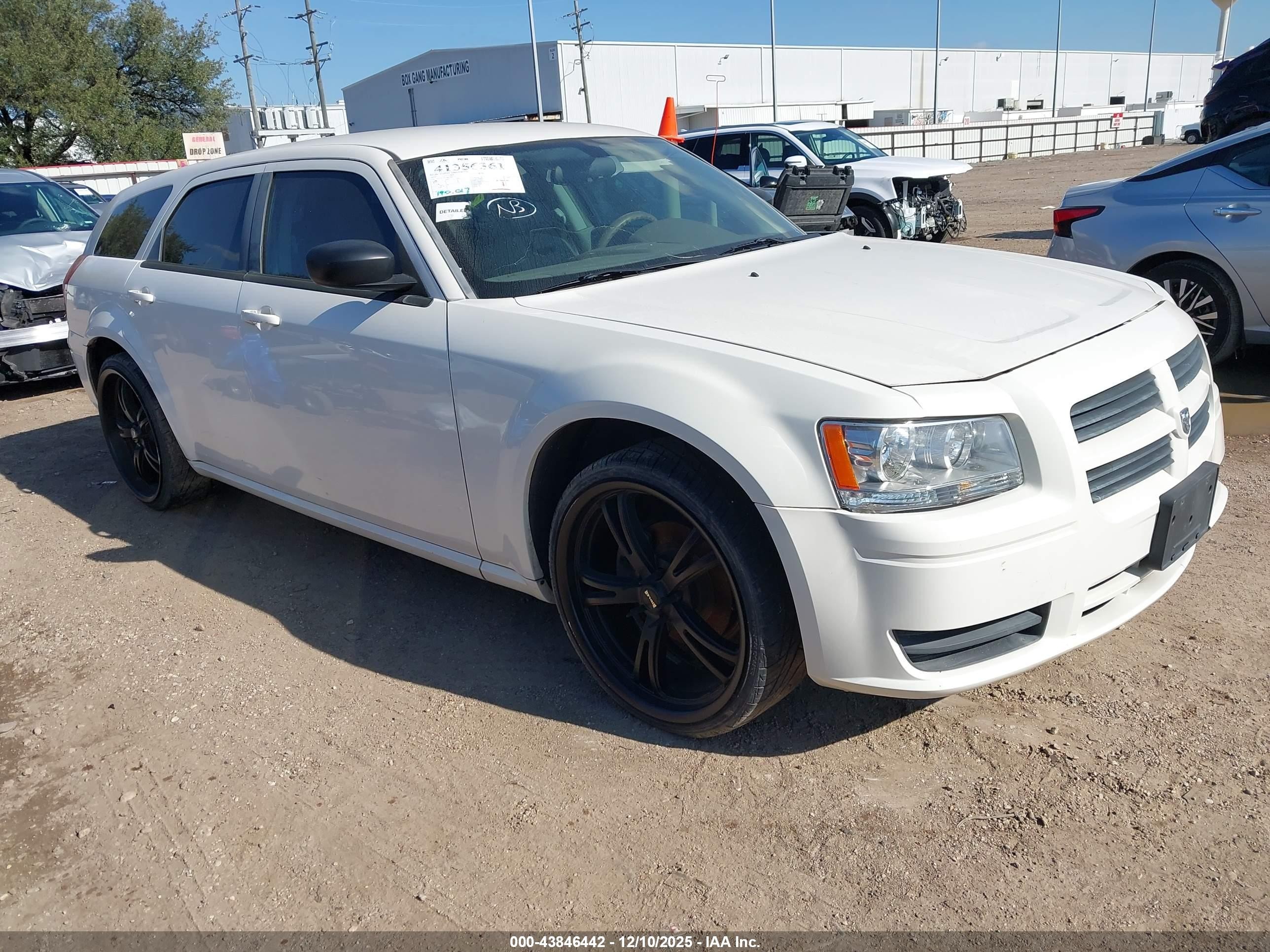 2008 Dodge Magnum   White vin: 2D4FV47T48H130795