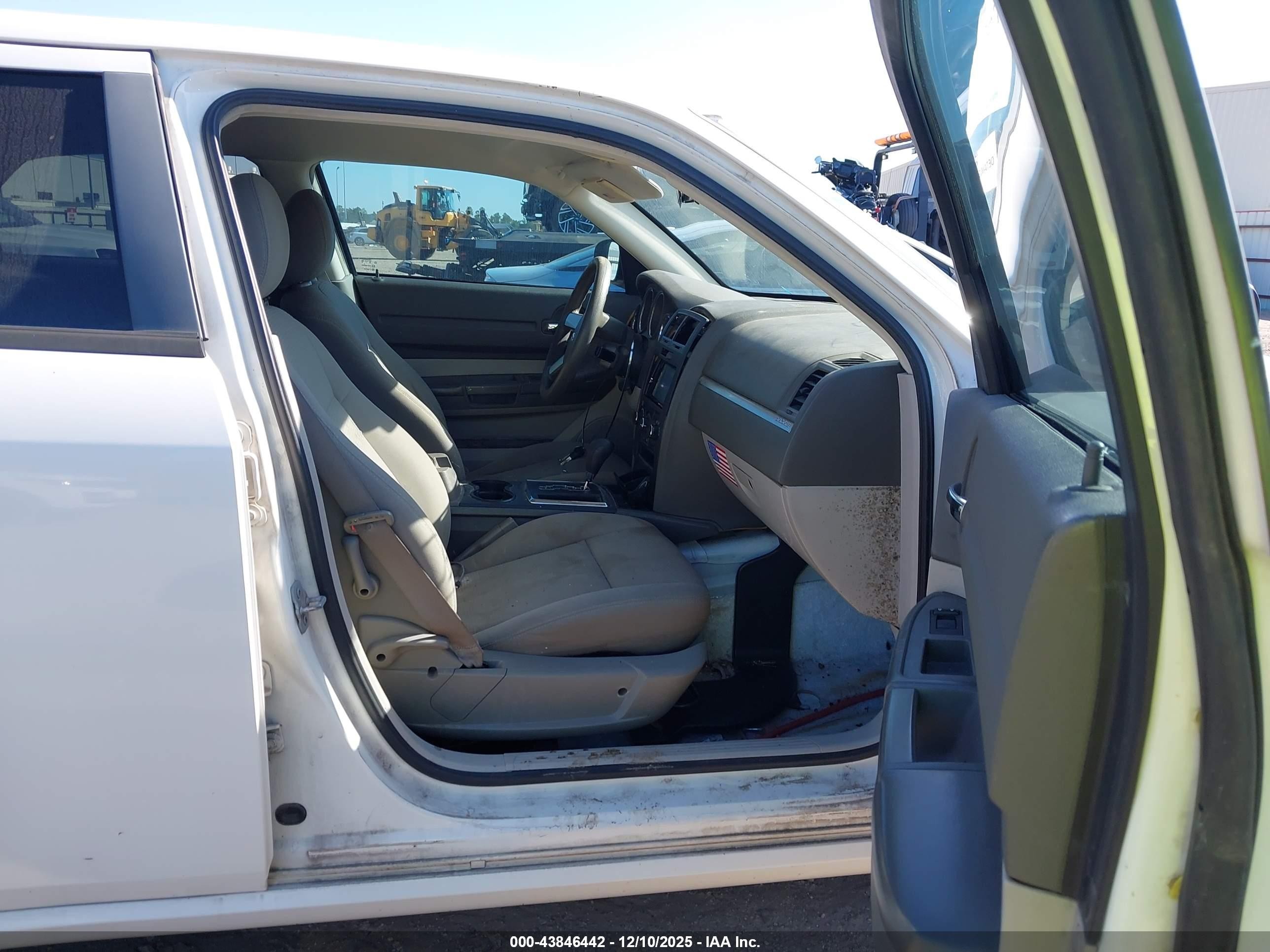 2008 Dodge Magnum   Белый vin: 2D4FV47T48H130795