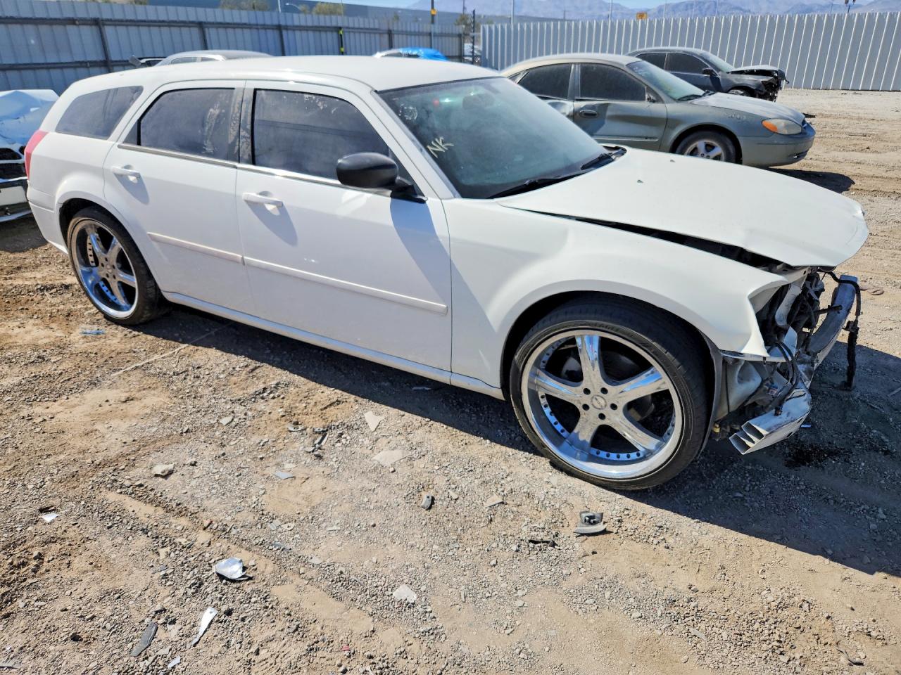2006 Dodge Magnum Se White vin: 2D4FV47T56H417043