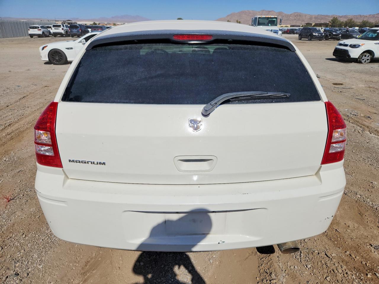 2006 Dodge Magnum Se White vin: 2D4FV47T56H417043