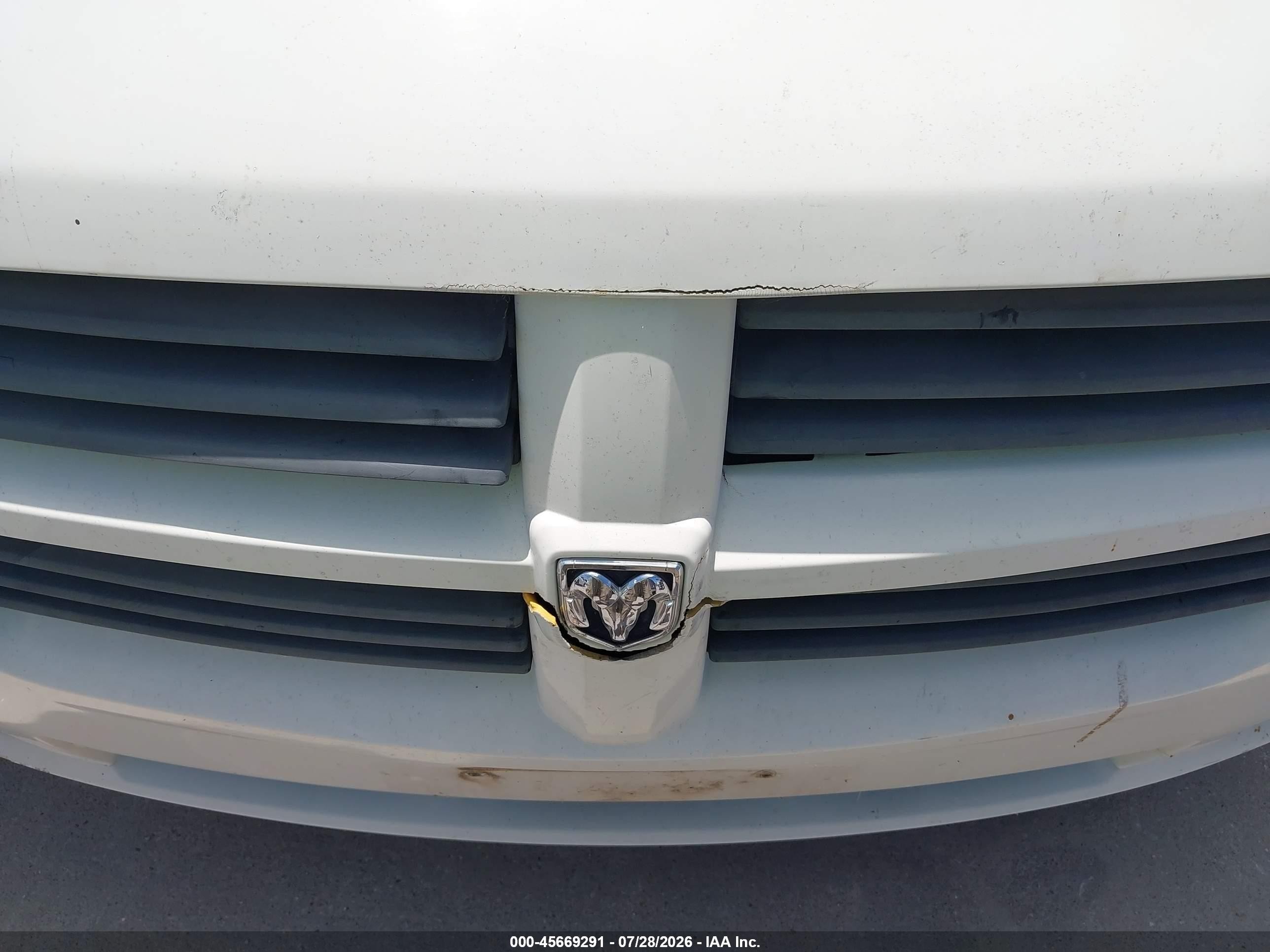 2008 Dodge Magnum   White vin: 2D4FV47T78H221513