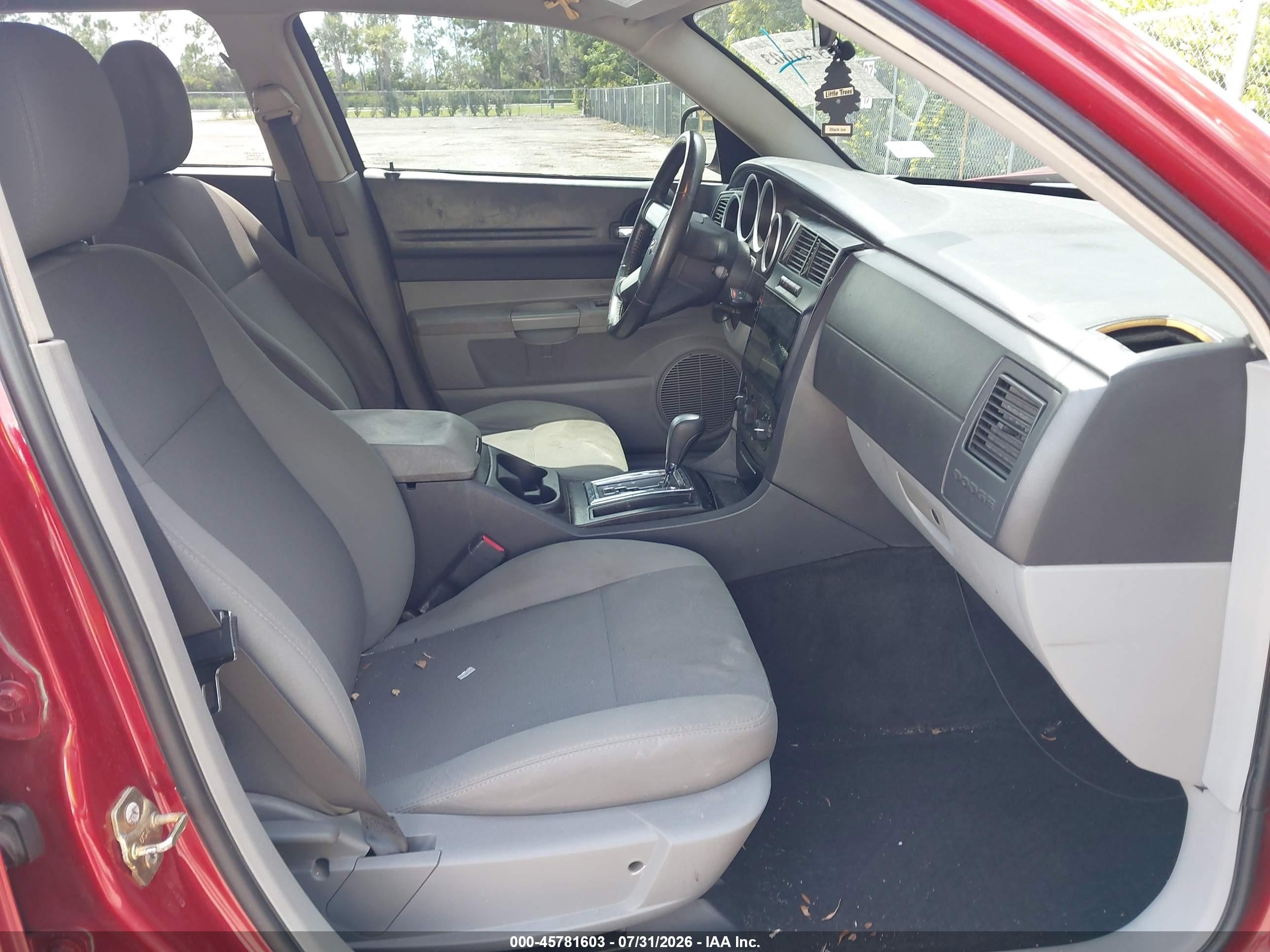 2006 Dodge Magnum   Red vin: 2D4FV47V06H453997