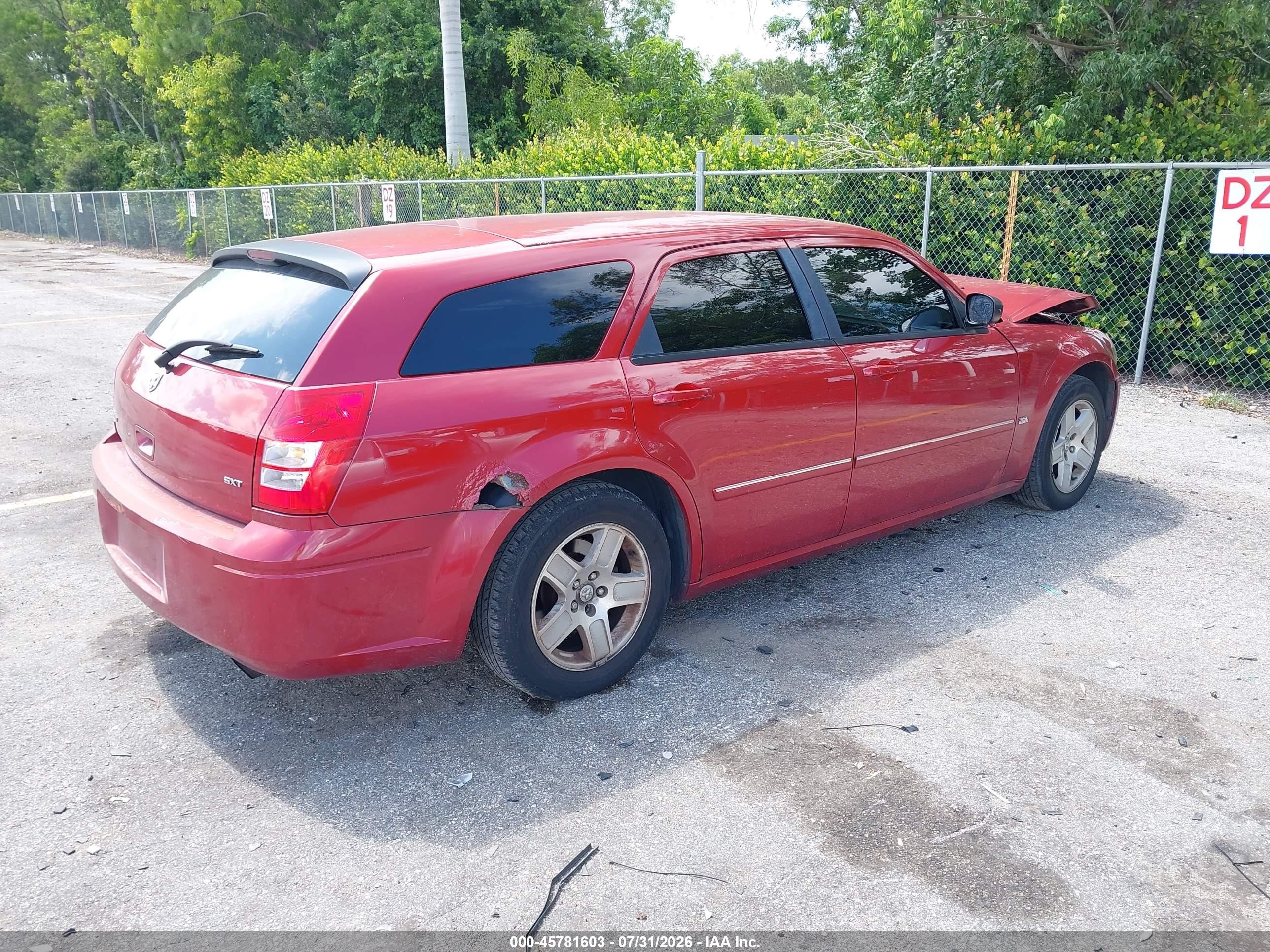 2006 Dodge Magnum   Red vin: 2D4FV47V06H453997