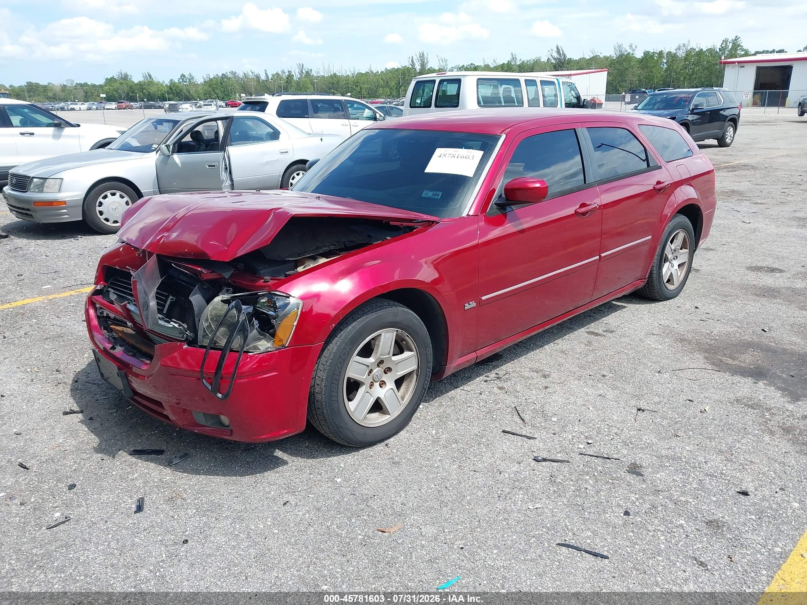 2006 Dodge Magnum   Red vin: 2D4FV47V06H453997