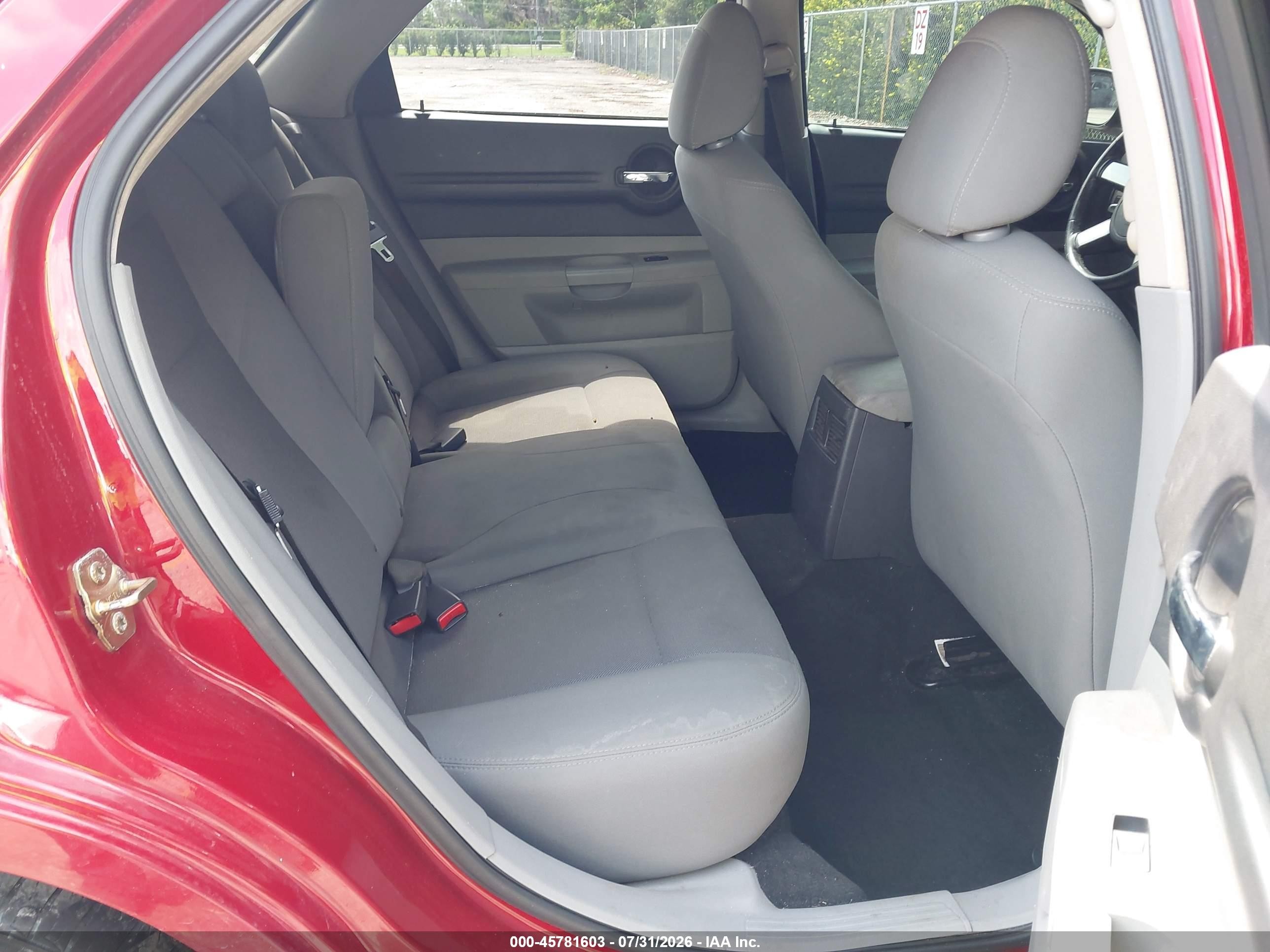 2006 Dodge Magnum   Red vin: 2D4FV47V06H453997