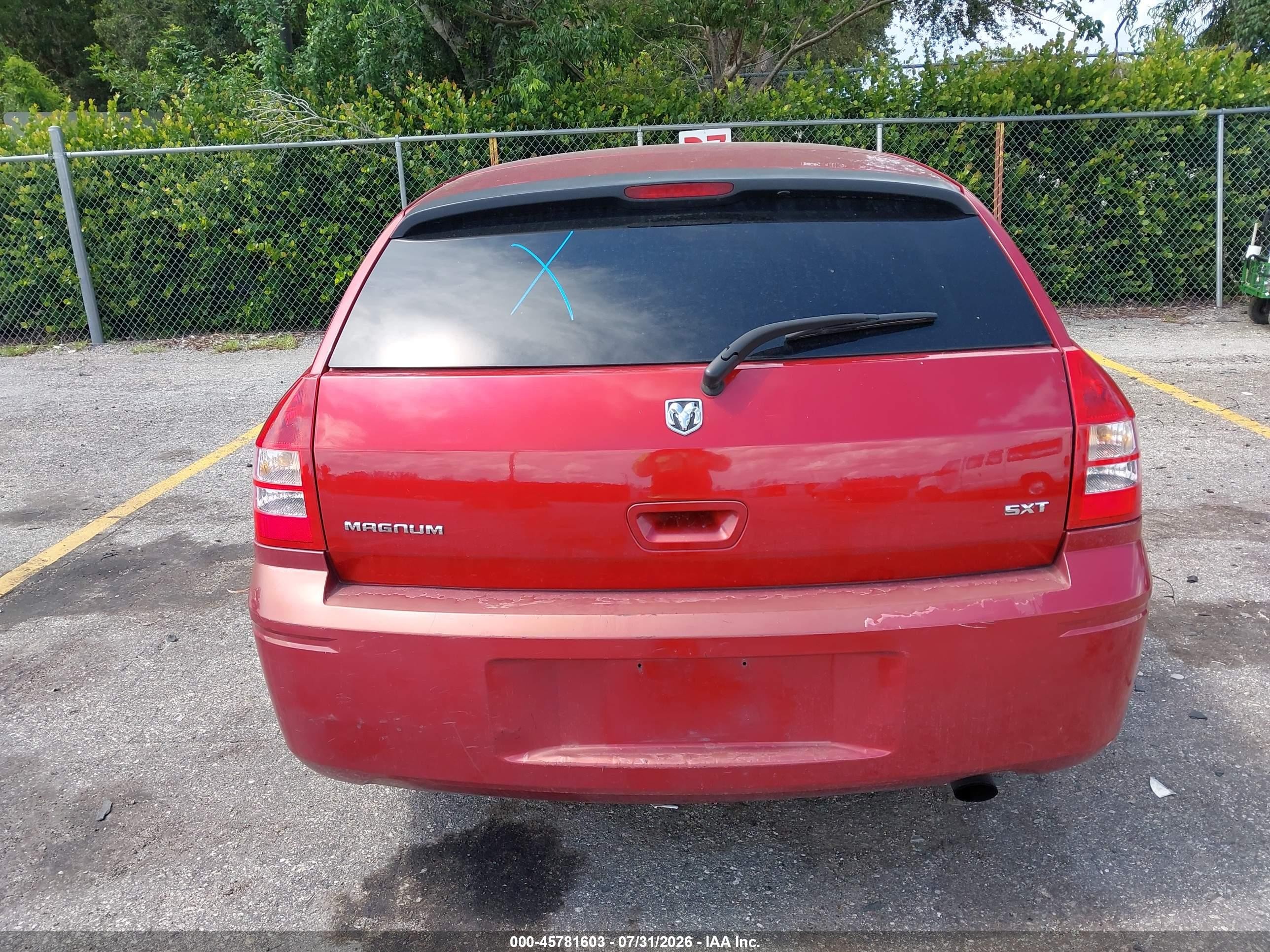 2006 Dodge Magnum   Red vin: 2D4FV47V06H453997