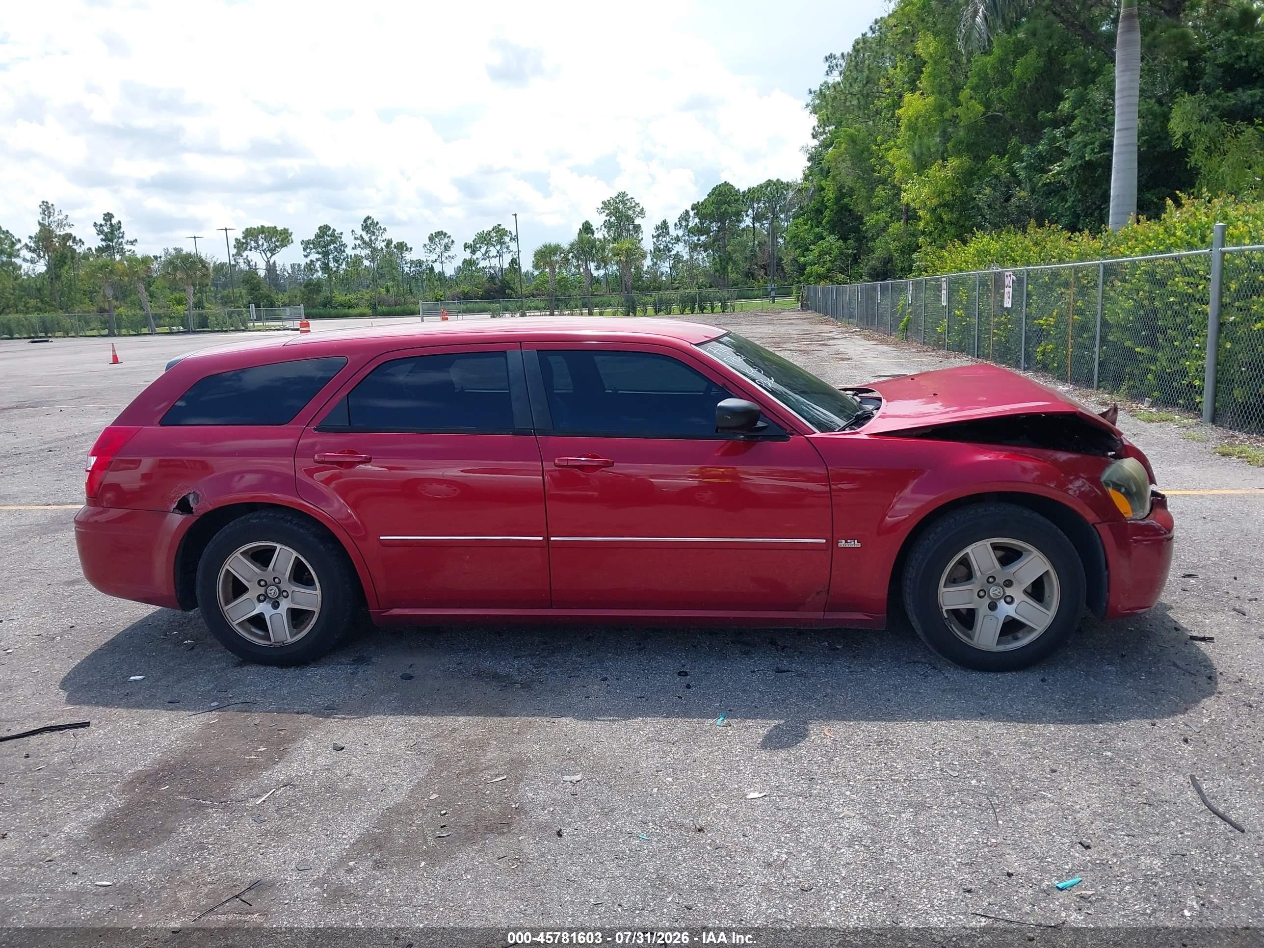 2006 Dodge Magnum   Red vin: 2D4FV47V06H453997
