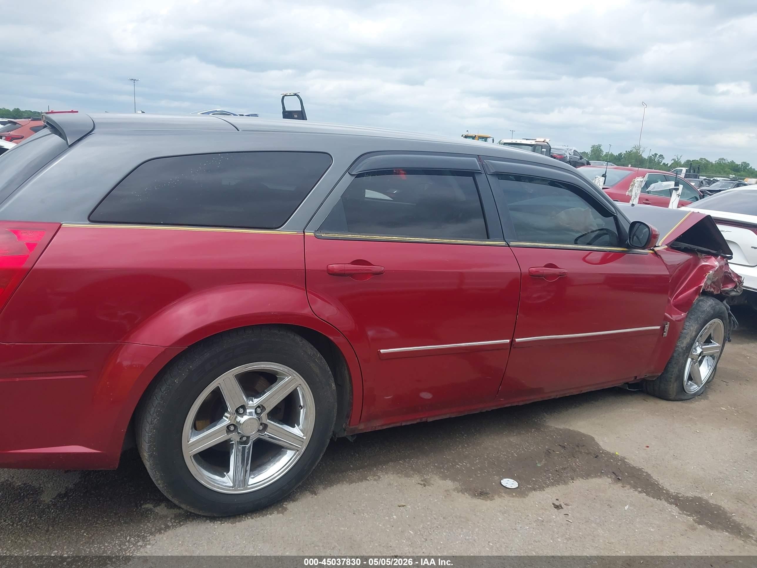 2007 Dodge Magnum   Red vin: 2D4FV47V07H630775