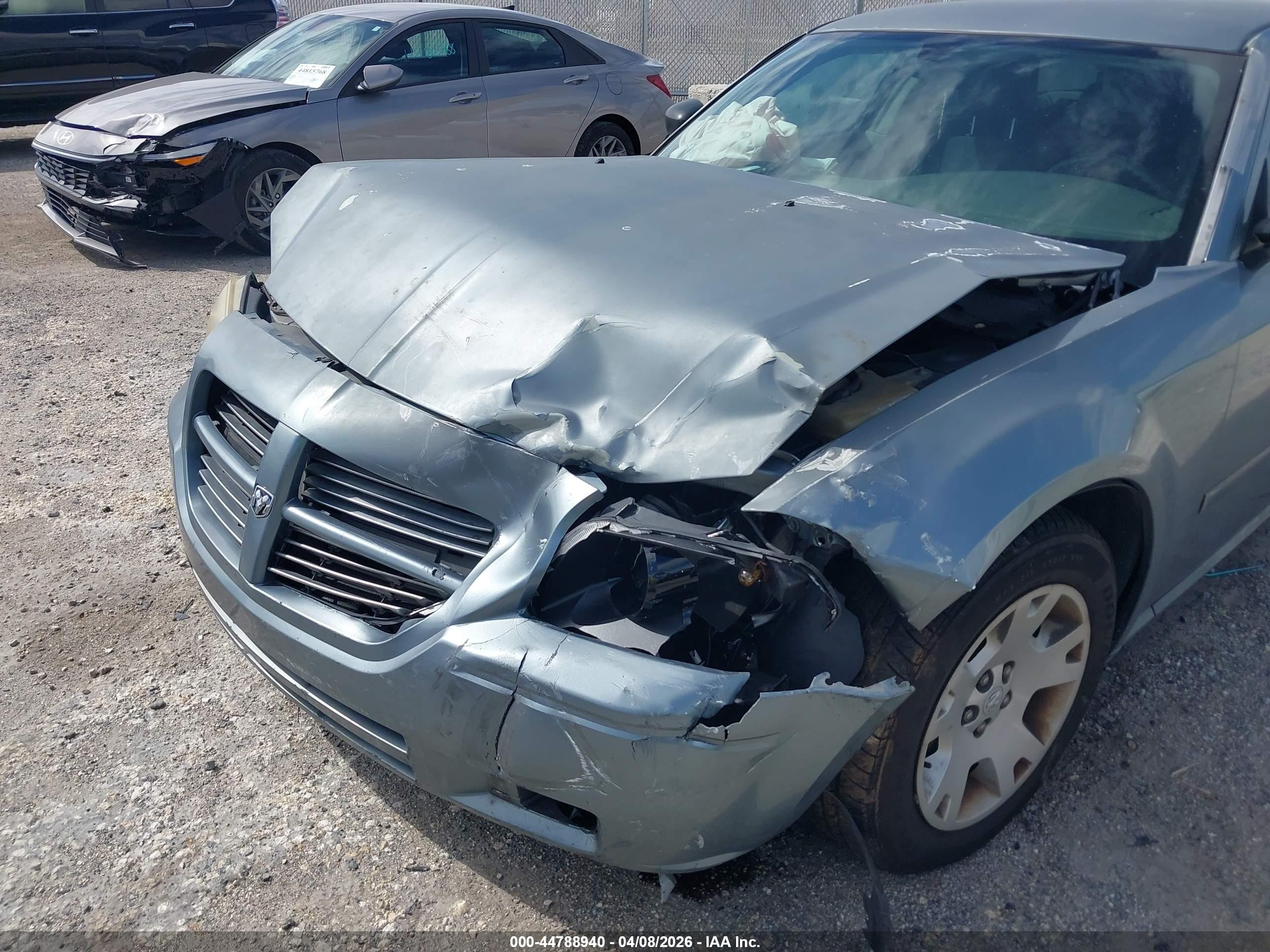 2007 Dodge Magnum   Gray vin: 2D4FV47V17H644409