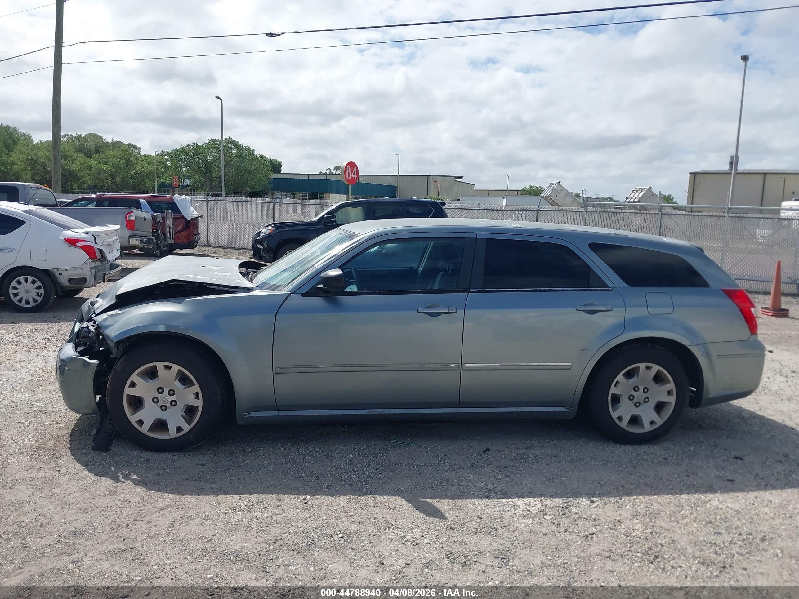 2007 Dodge Magnum   Gray vin: 2D4FV47V17H644409