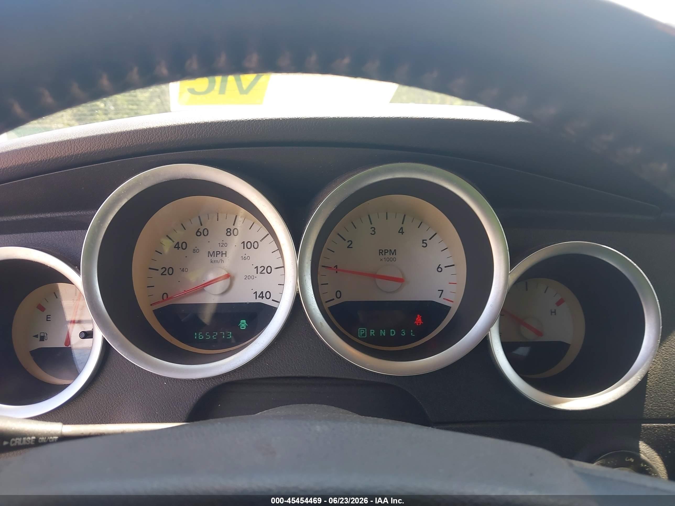 2006 Dodge Magnum   Silver vin: 2D4FV47V36H128308