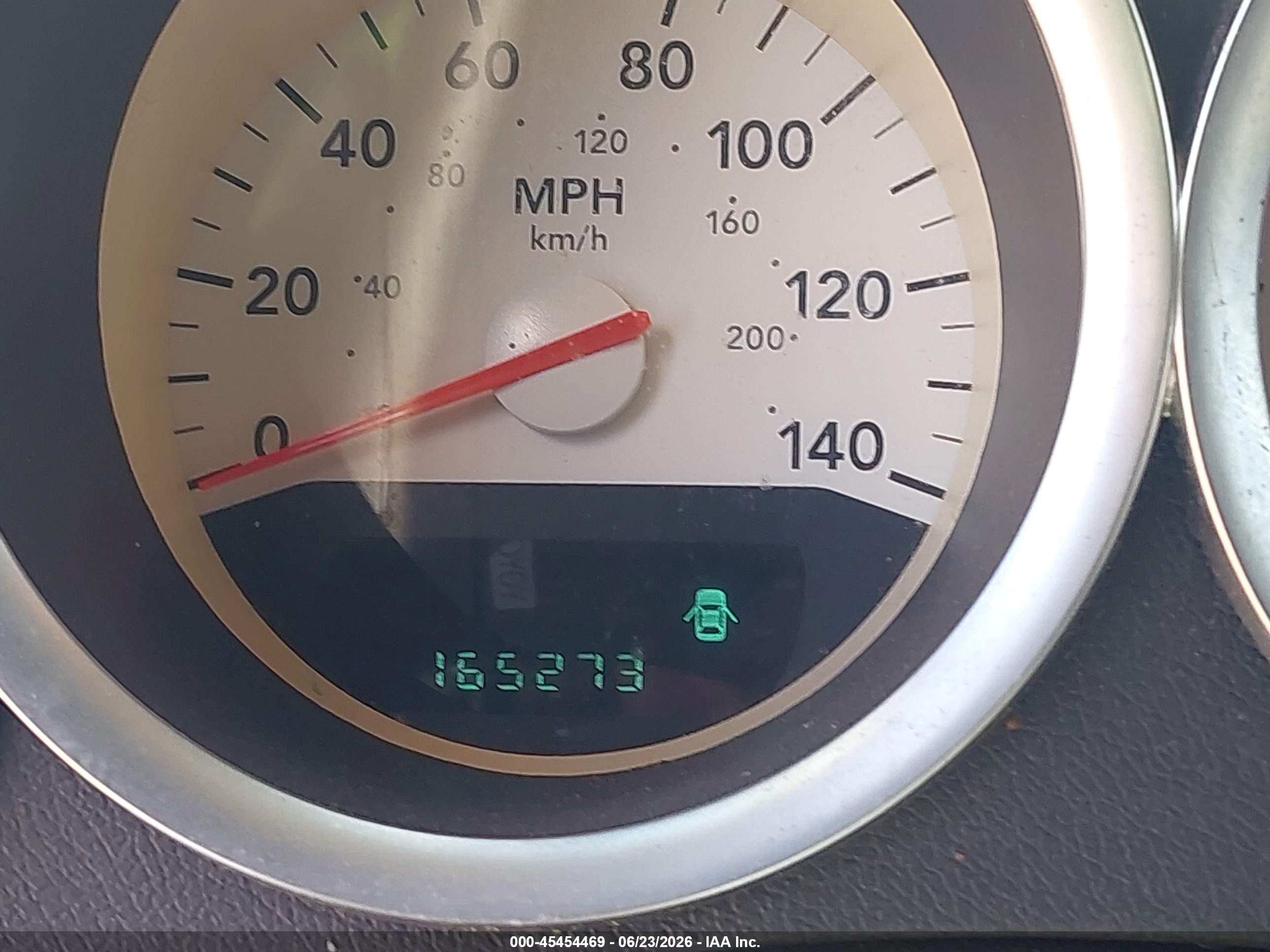 2006 Dodge Magnum   Silver vin: 2D4FV47V36H128308