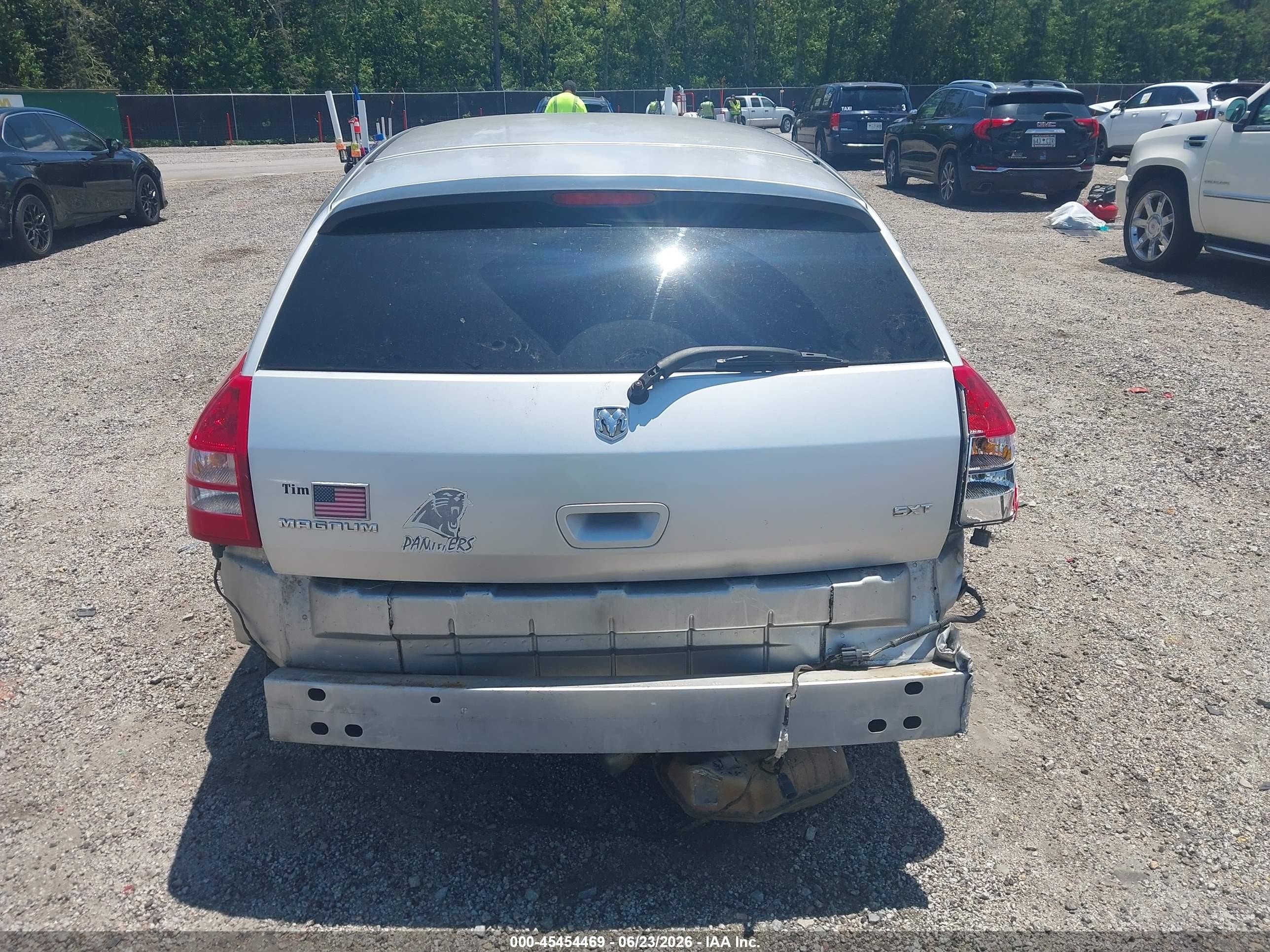2006 Dodge Magnum   Silver vin: 2D4FV47V36H128308