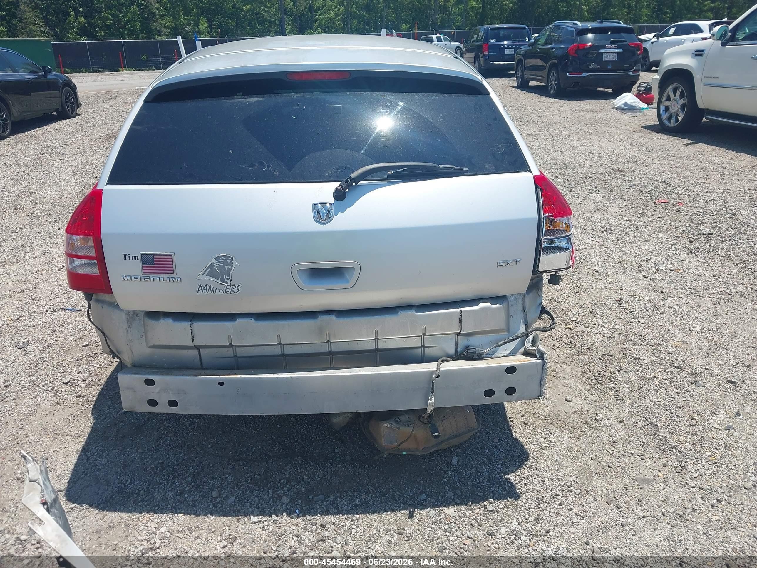 2006 Dodge Magnum   Silver vin: 2D4FV47V36H128308